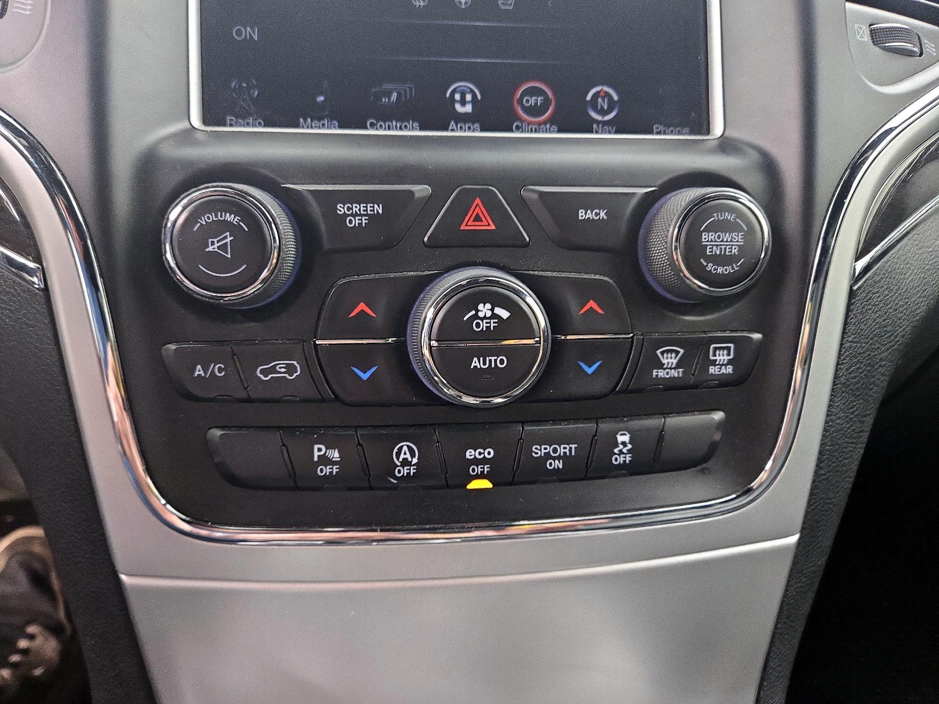 Thumbnail: 2016 Jeep Grand Cherokee - 17