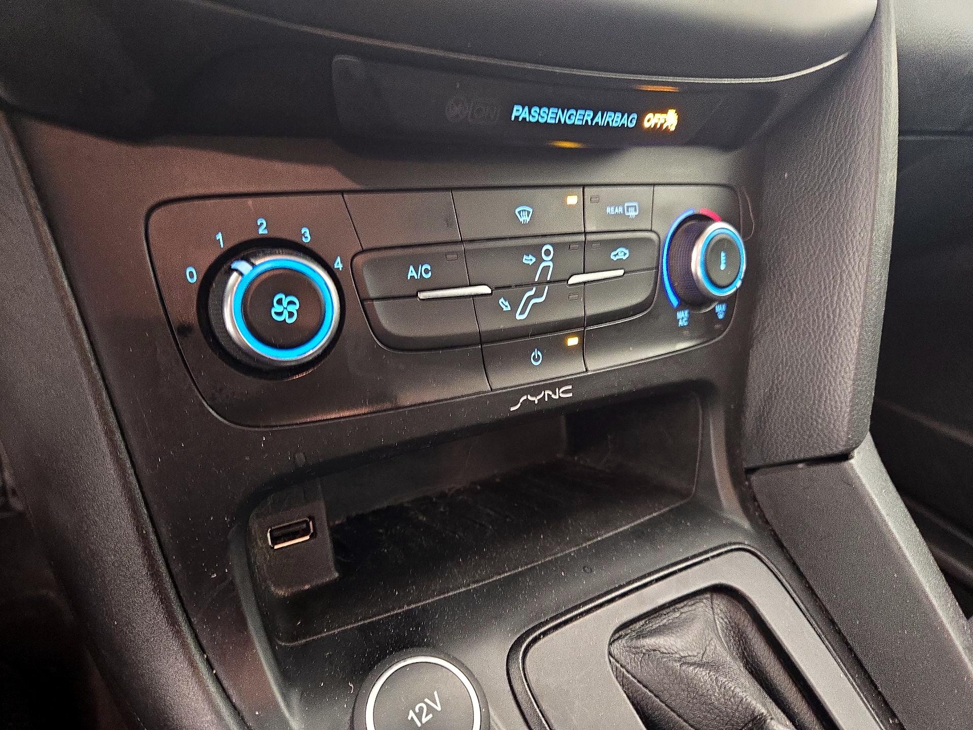 Thumbnail: 2015 Ford Focus - 16