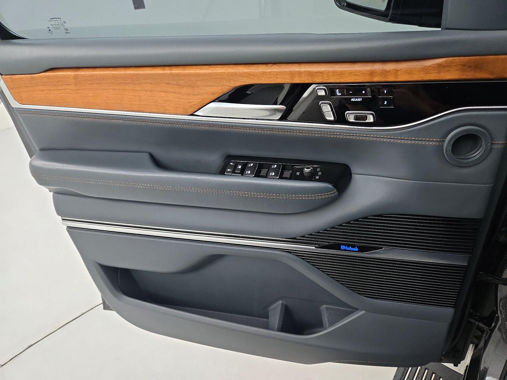 Thumbnail: 2022 Jeep Grand Wagoneer - 12