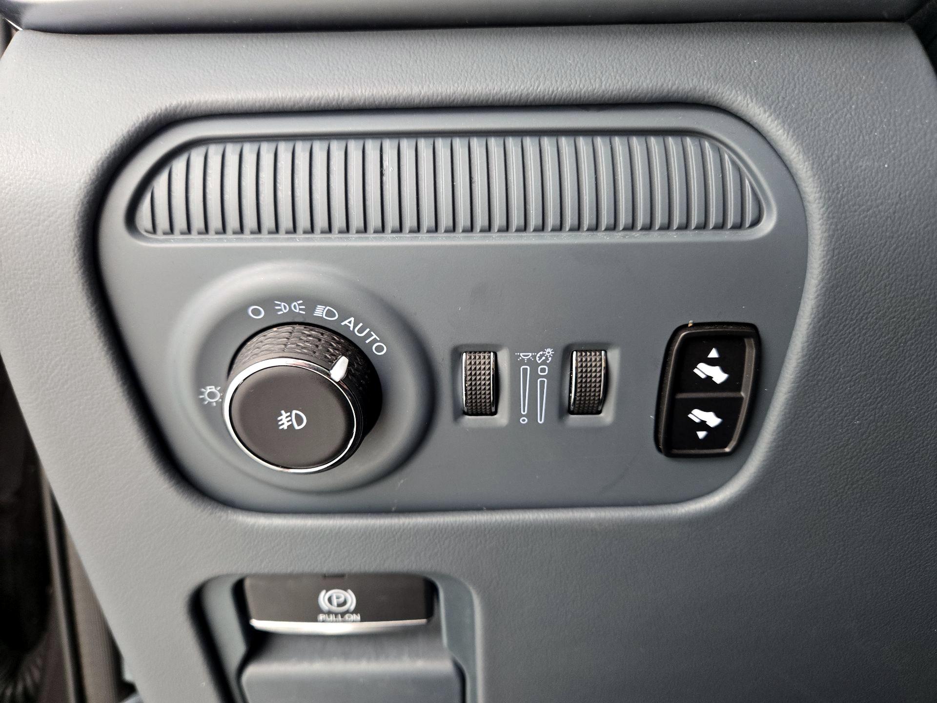 Thumbnail: 2022 Jeep Grand Wagoneer - 13