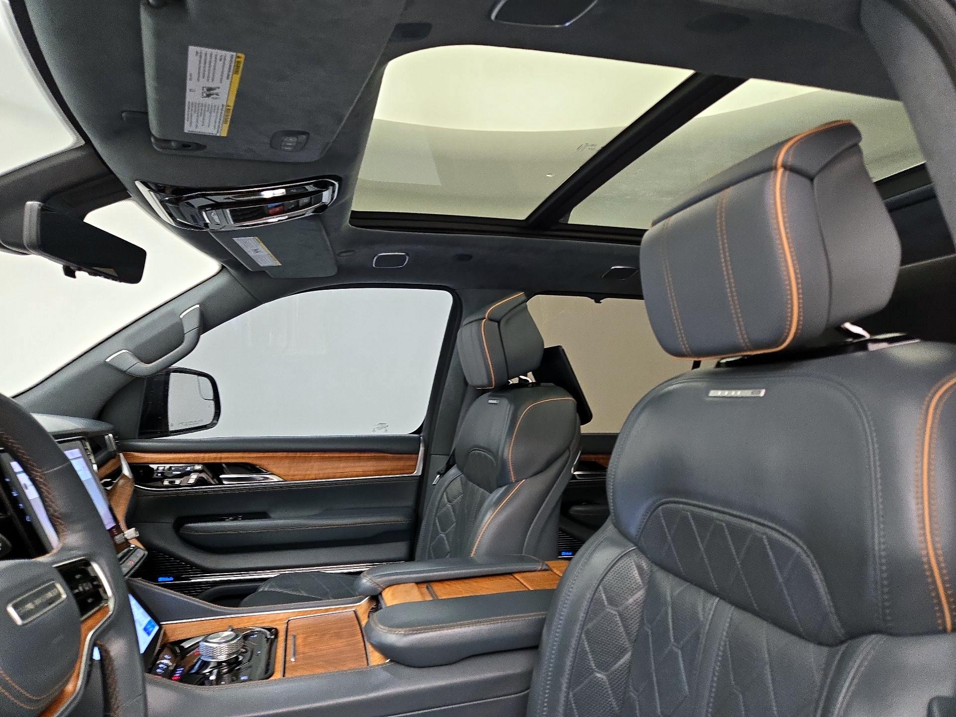 Thumbnail: 2022 Jeep Grand Wagoneer - 20