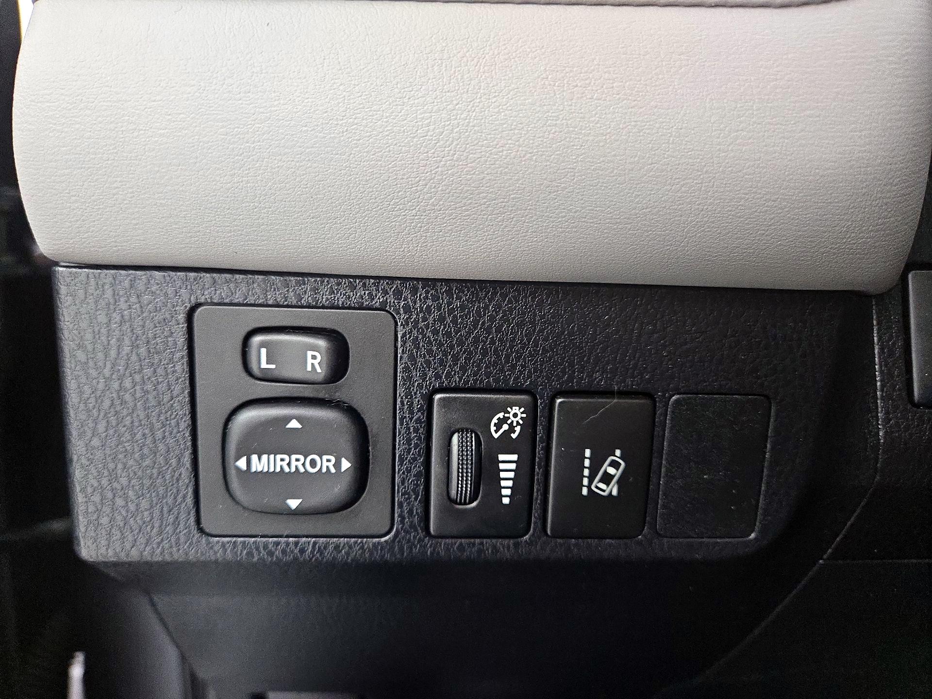 Thumbnail: 2018 Toyota RAV4 - 13