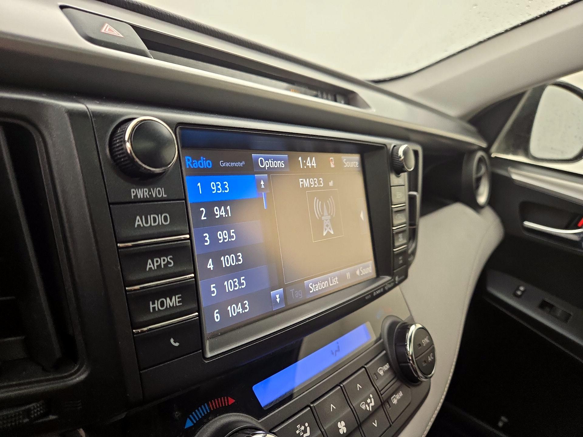 Thumbnail: 2018 Toyota RAV4 - 15