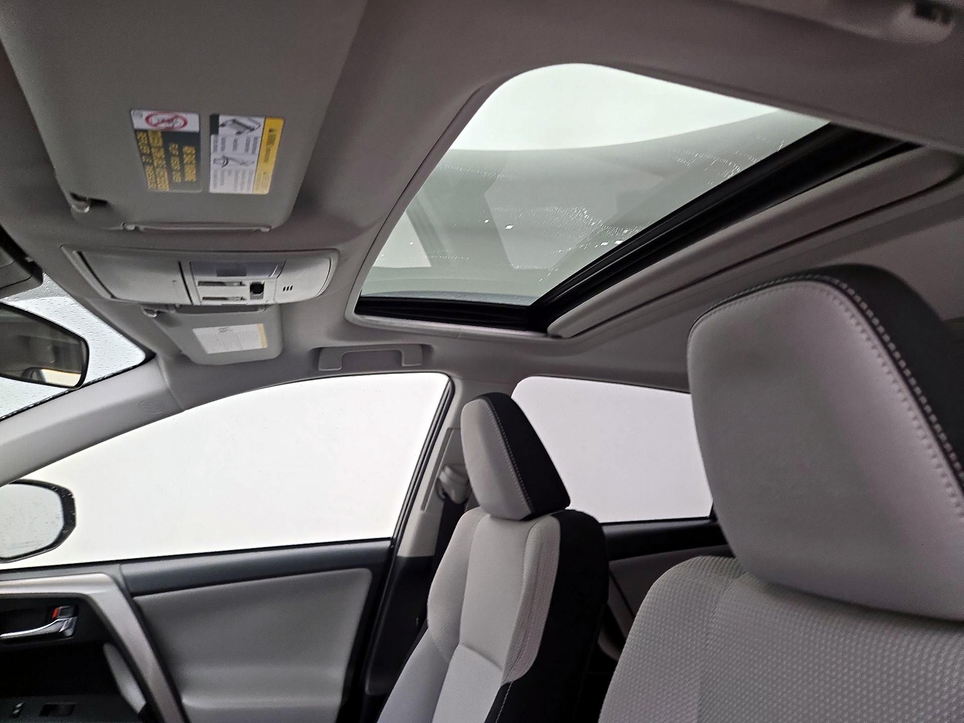 Thumbnail: 2018 Toyota RAV4 - 19