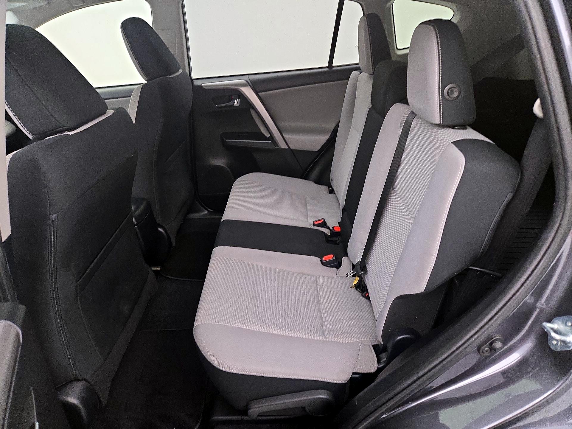 Thumbnail: 2018 Toyota RAV4 - 20