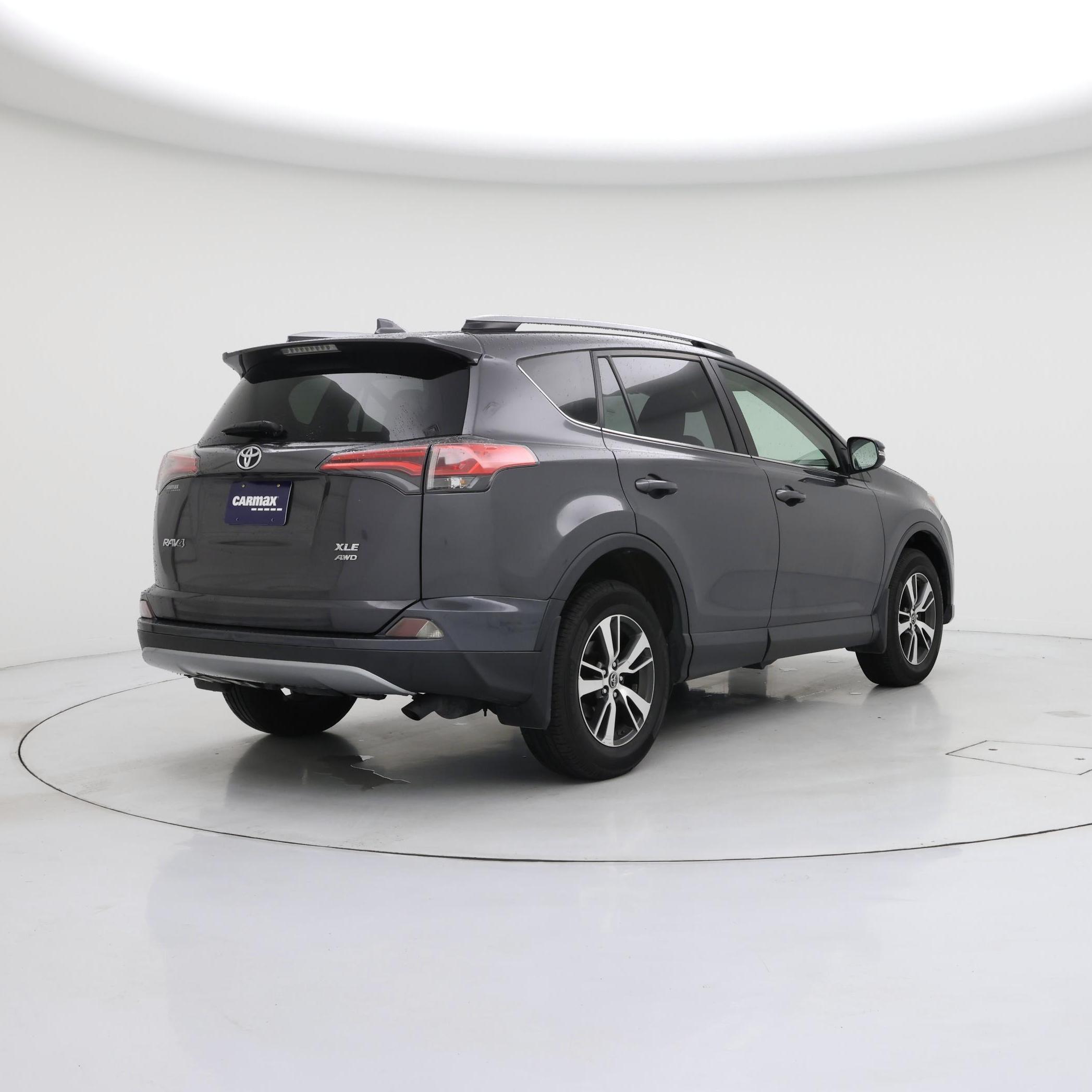 Thumbnail: 2018 Toyota RAV4 - 8