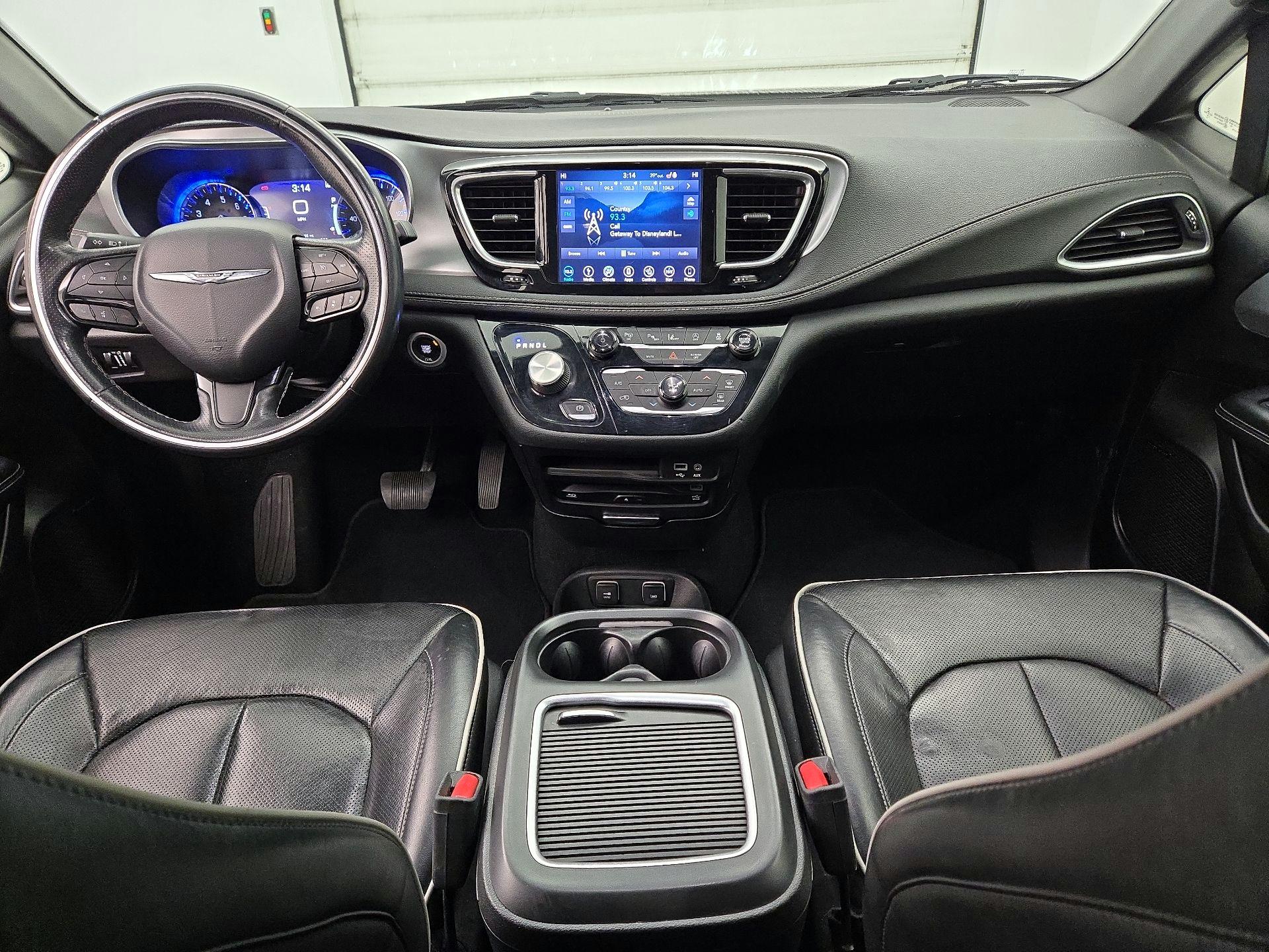 Thumbnail: 2019 Chrysler Pacifica - 9