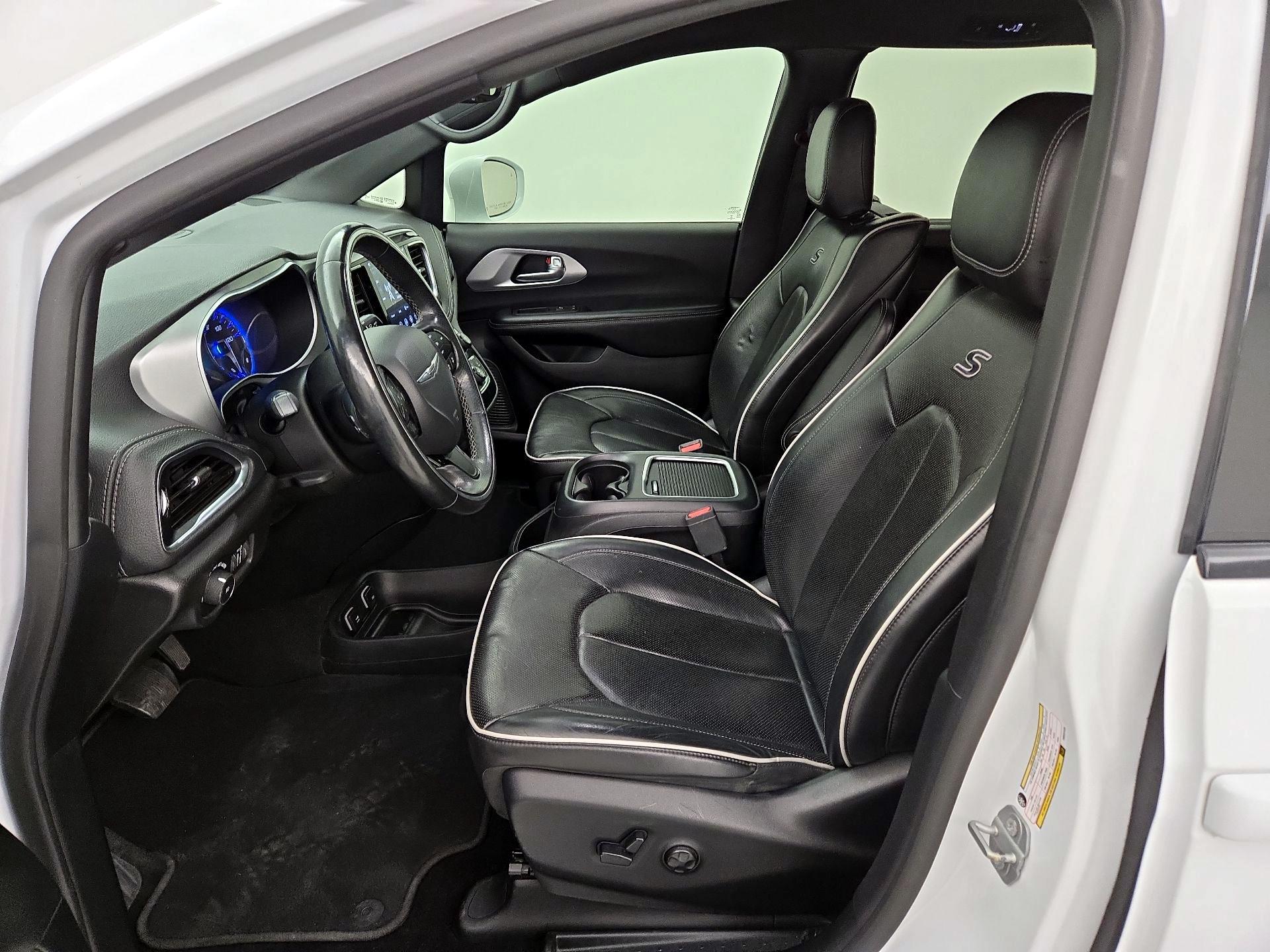 Thumbnail: 2019 Chrysler Pacifica - 11