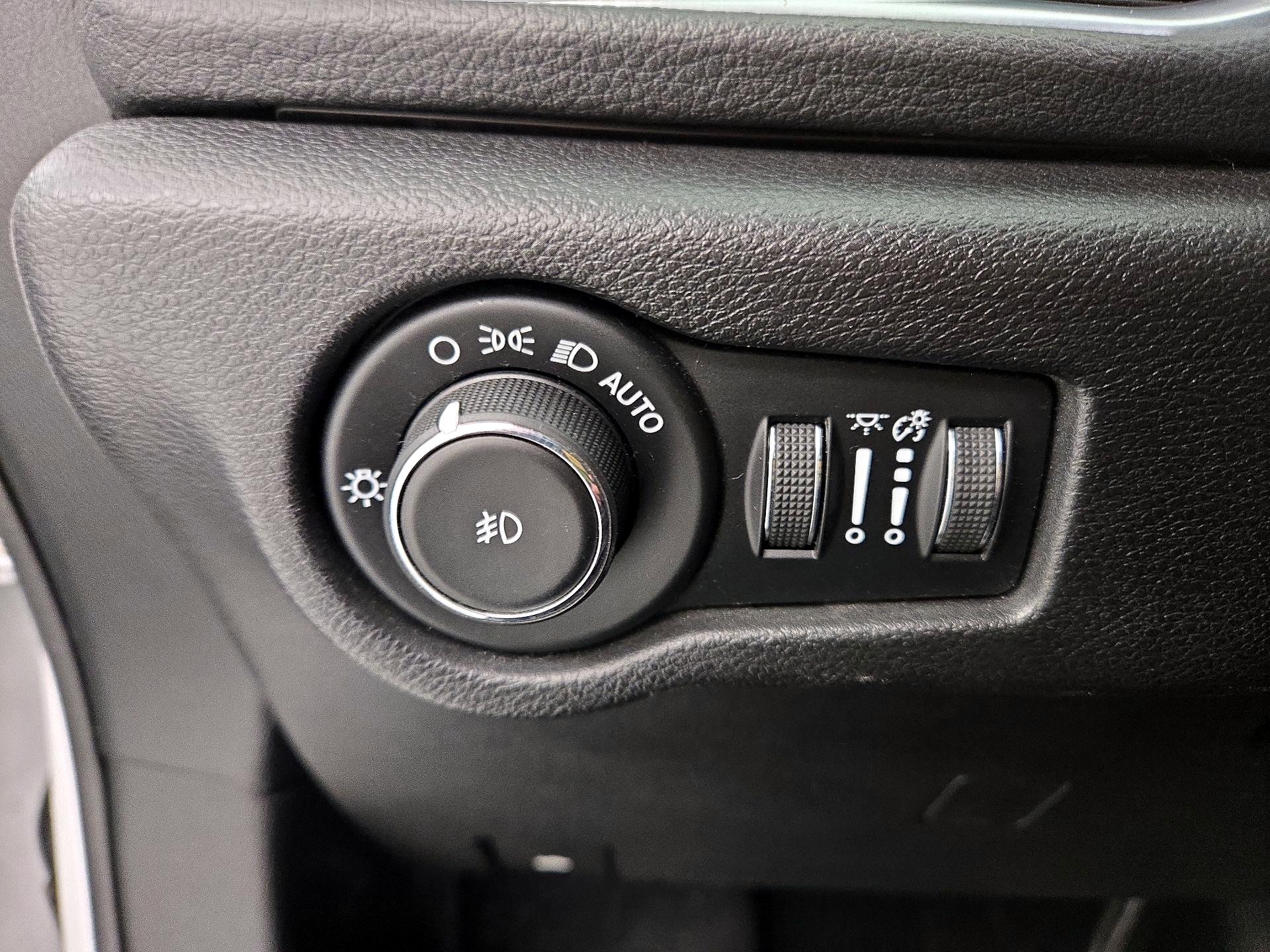 Thumbnail: 2019 Chrysler Pacifica - 13