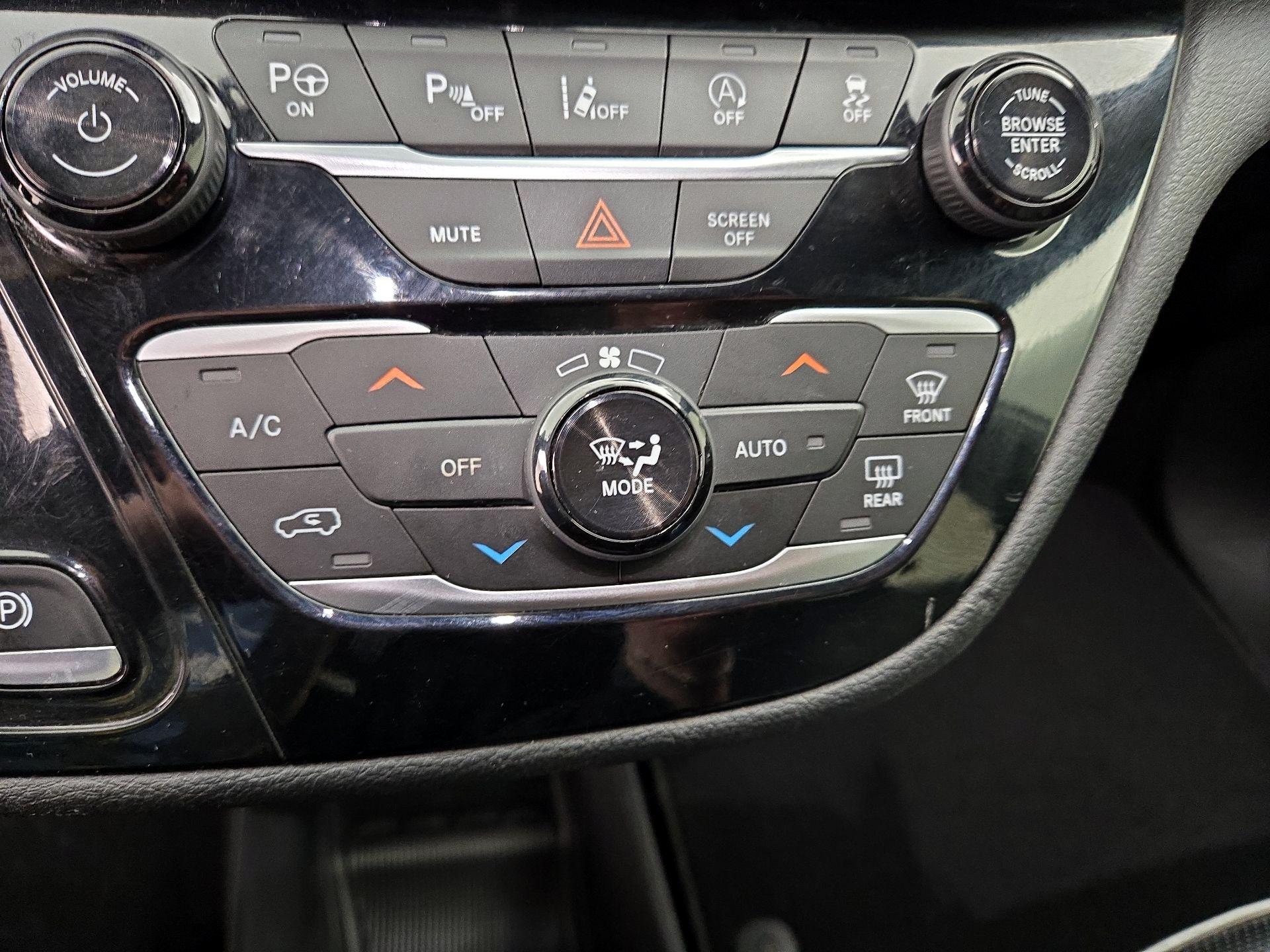 Thumbnail: 2019 Chrysler Pacifica - 17