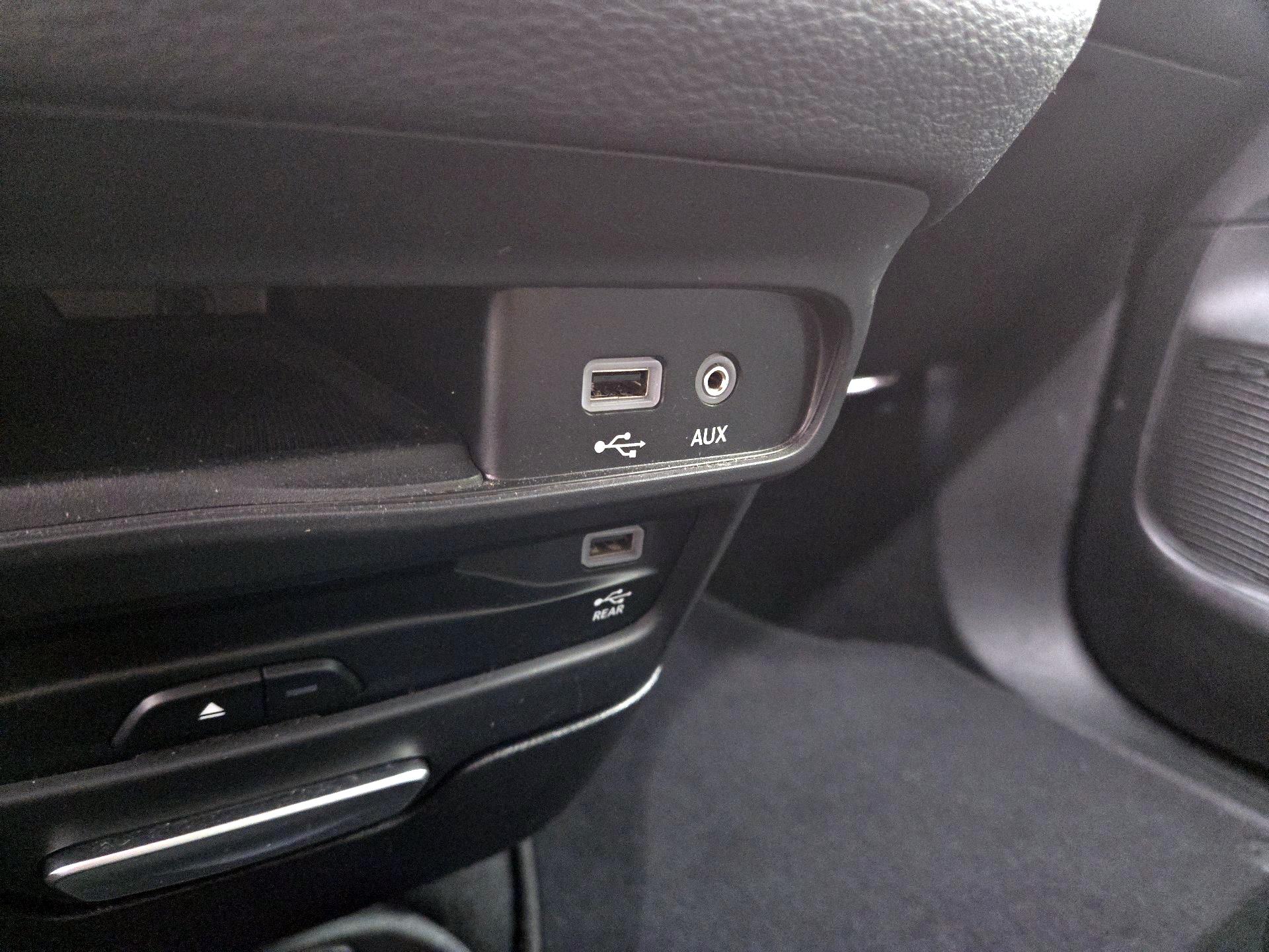 Thumbnail: 2019 Chrysler Pacifica - 19