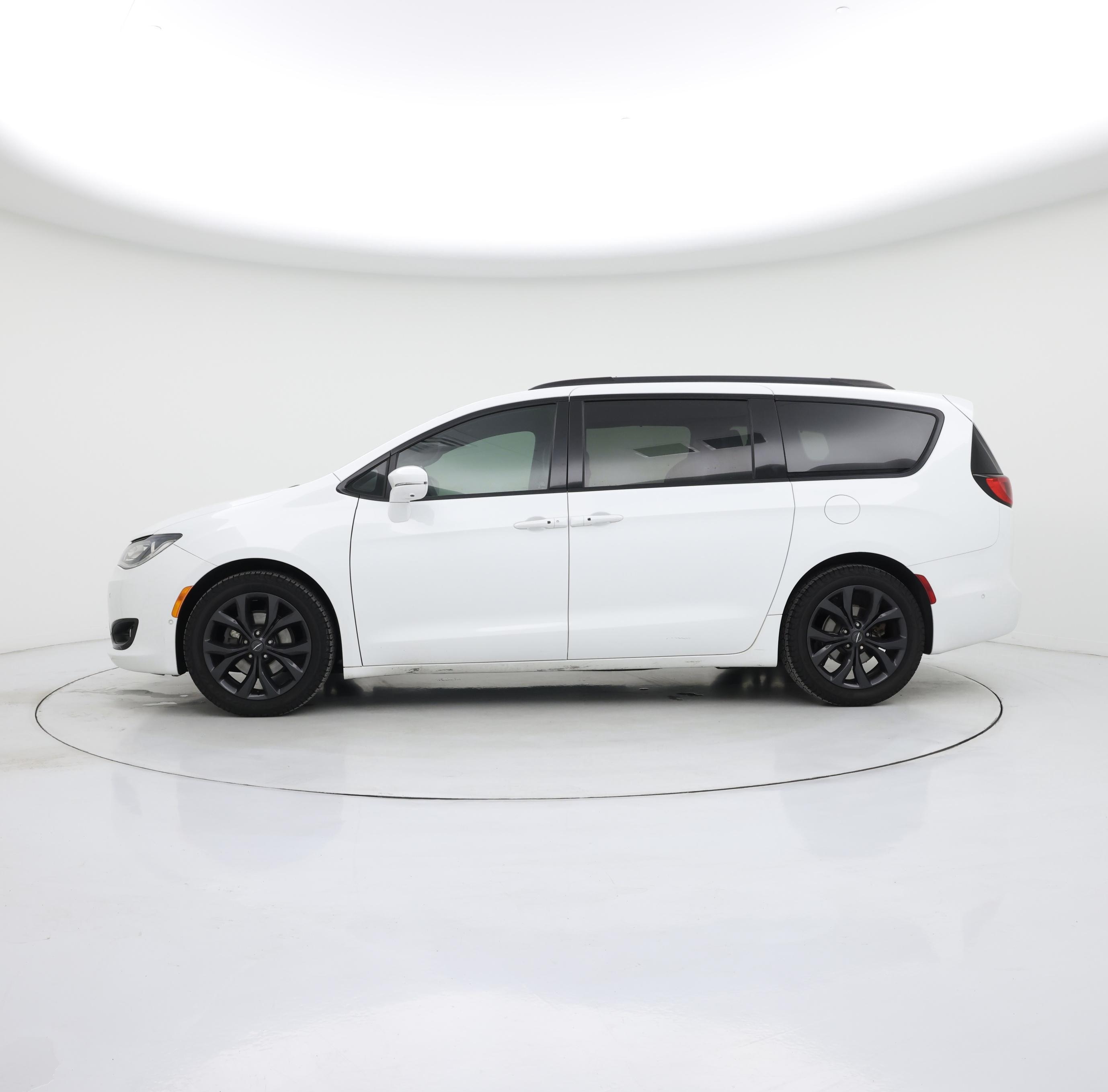 Thumbnail: 2019 Chrysler Pacifica - 3