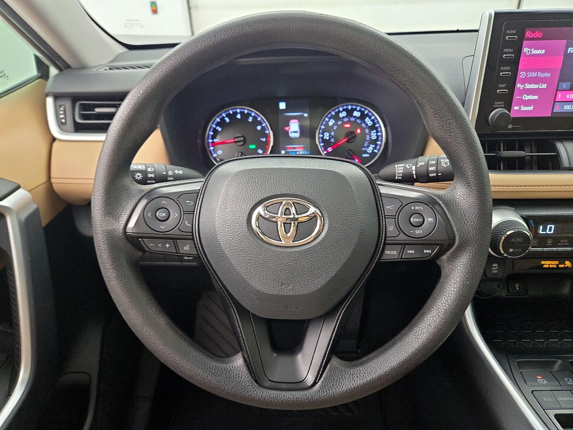 Thumbnail: 2021 Toyota RAV4 - 10