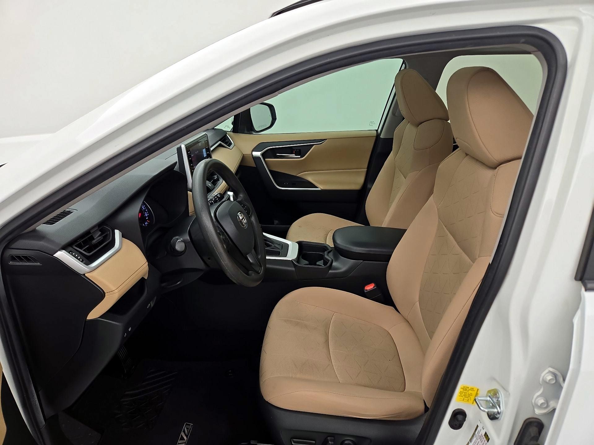 Thumbnail: 2021 Toyota RAV4 - 11