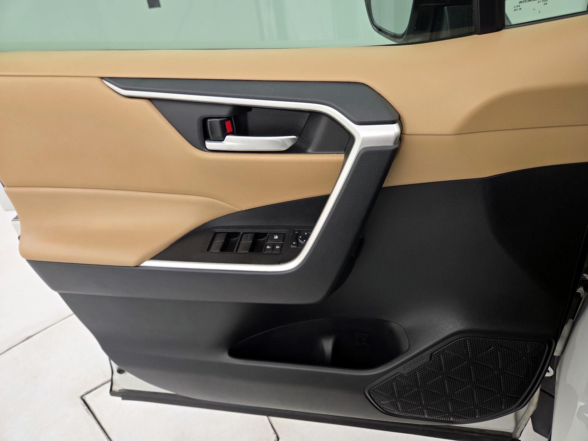 Thumbnail: 2021 Toyota RAV4 - 12