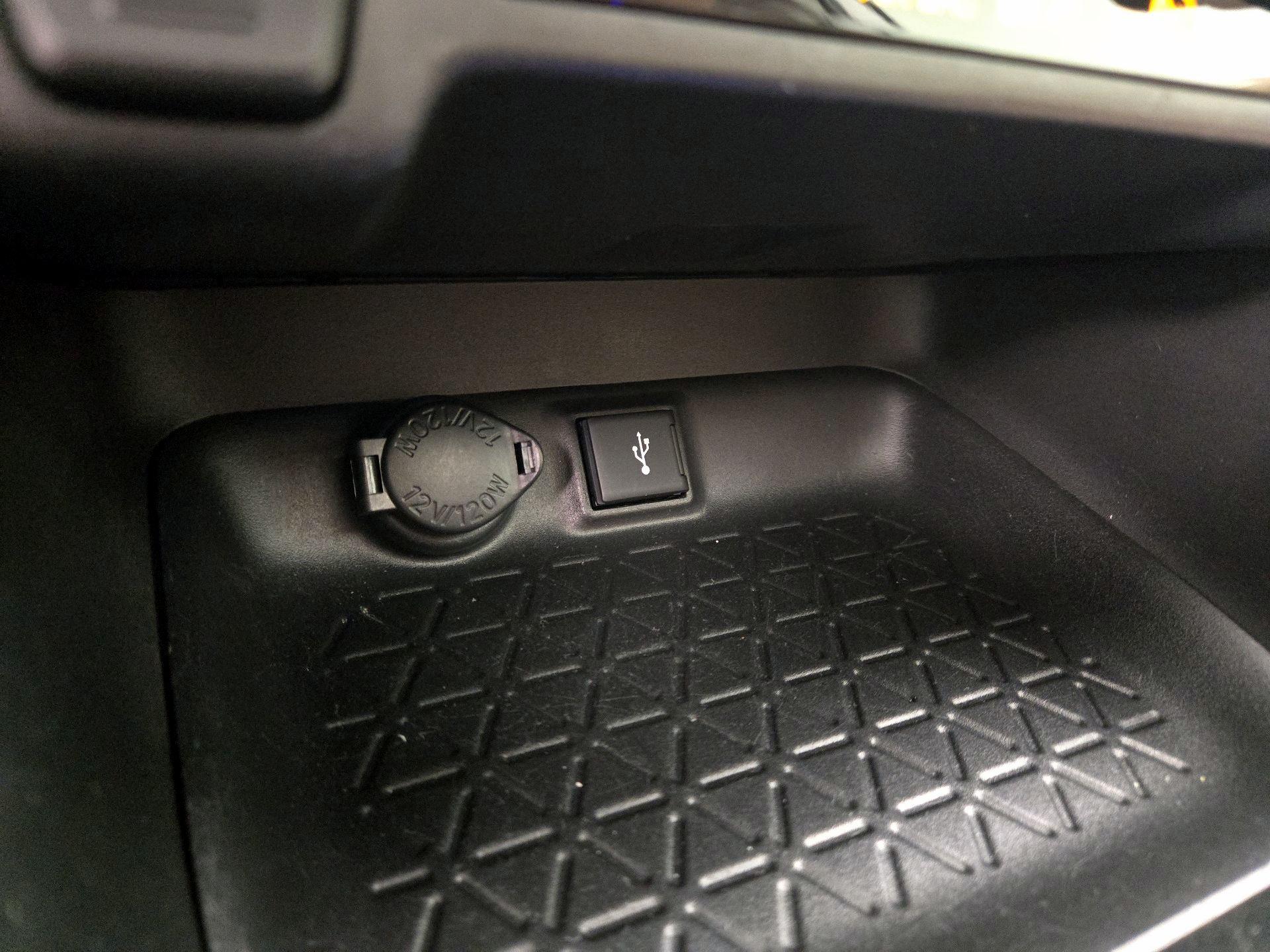 Thumbnail: 2021 Toyota RAV4 - 18