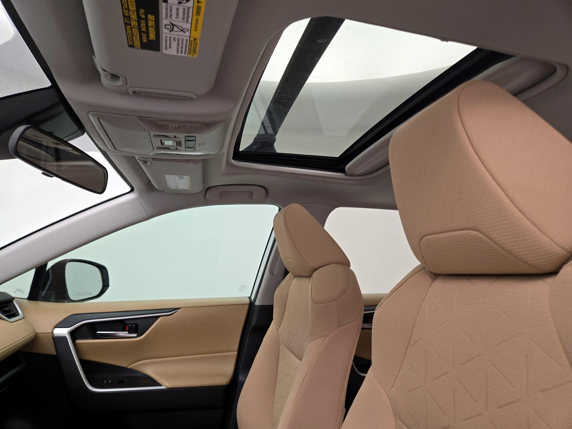 Thumbnail: 2021 Toyota RAV4 - 19