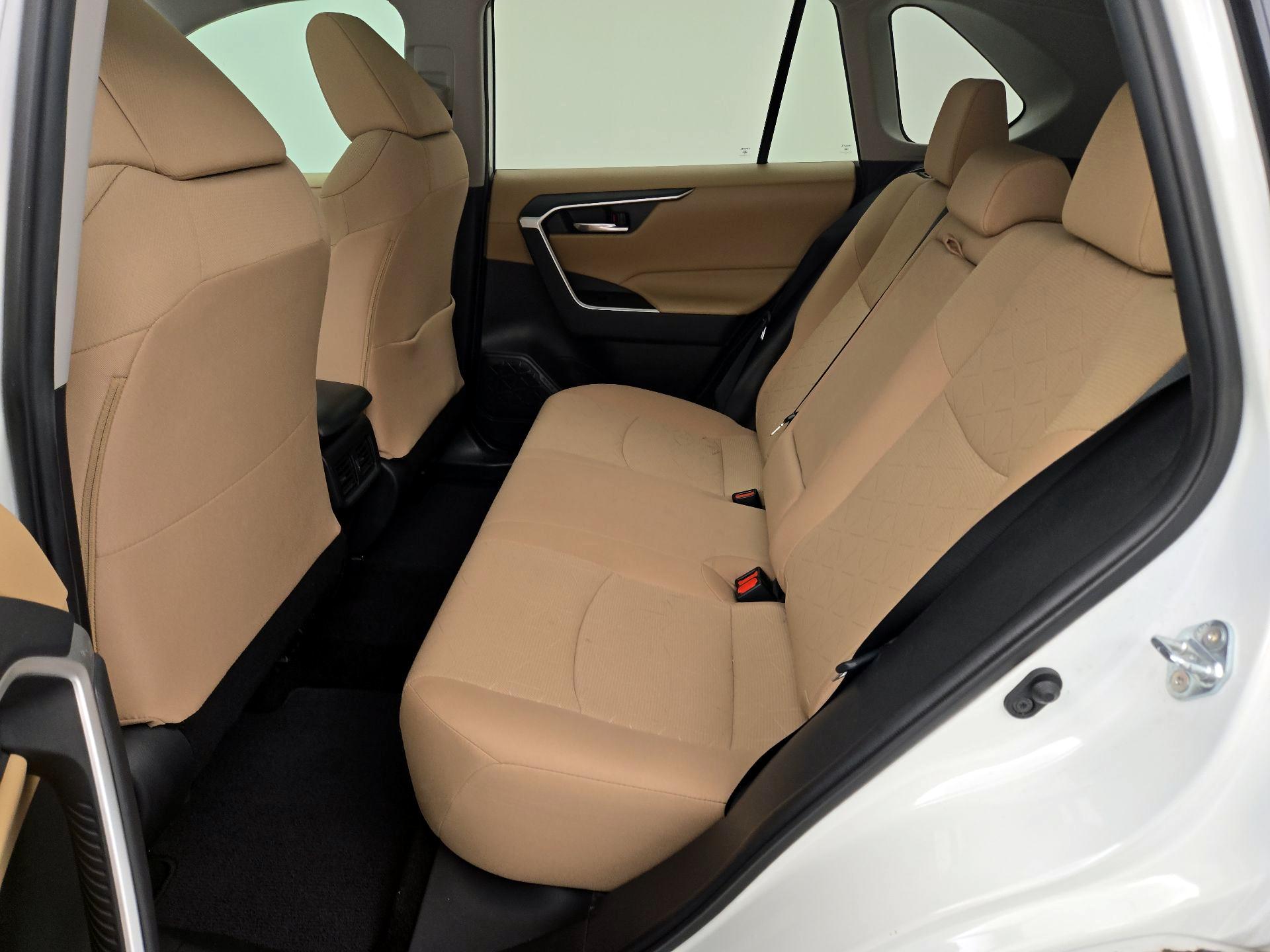 Thumbnail: 2021 Toyota RAV4 - 20