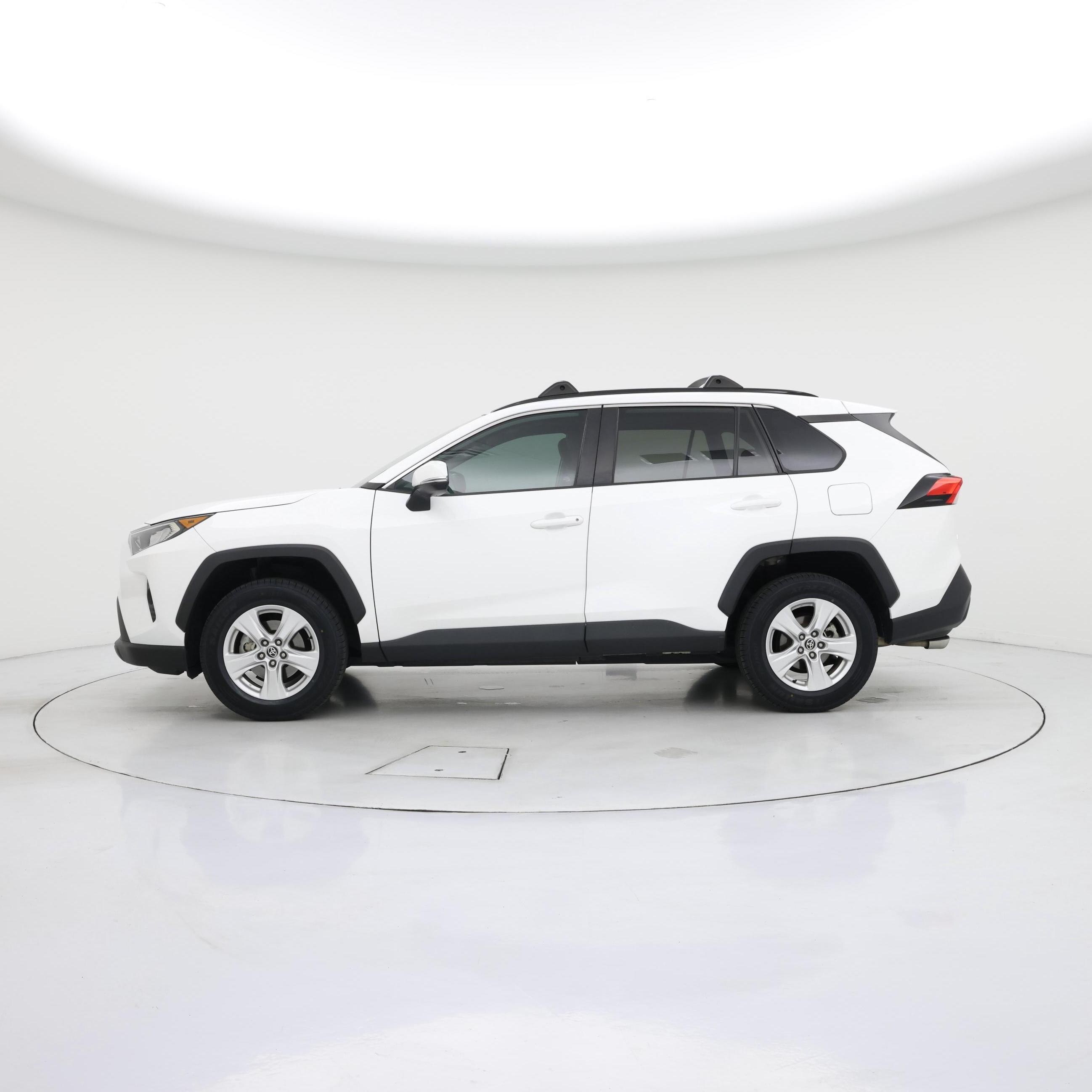 Thumbnail: 2021 Toyota RAV4 - 3