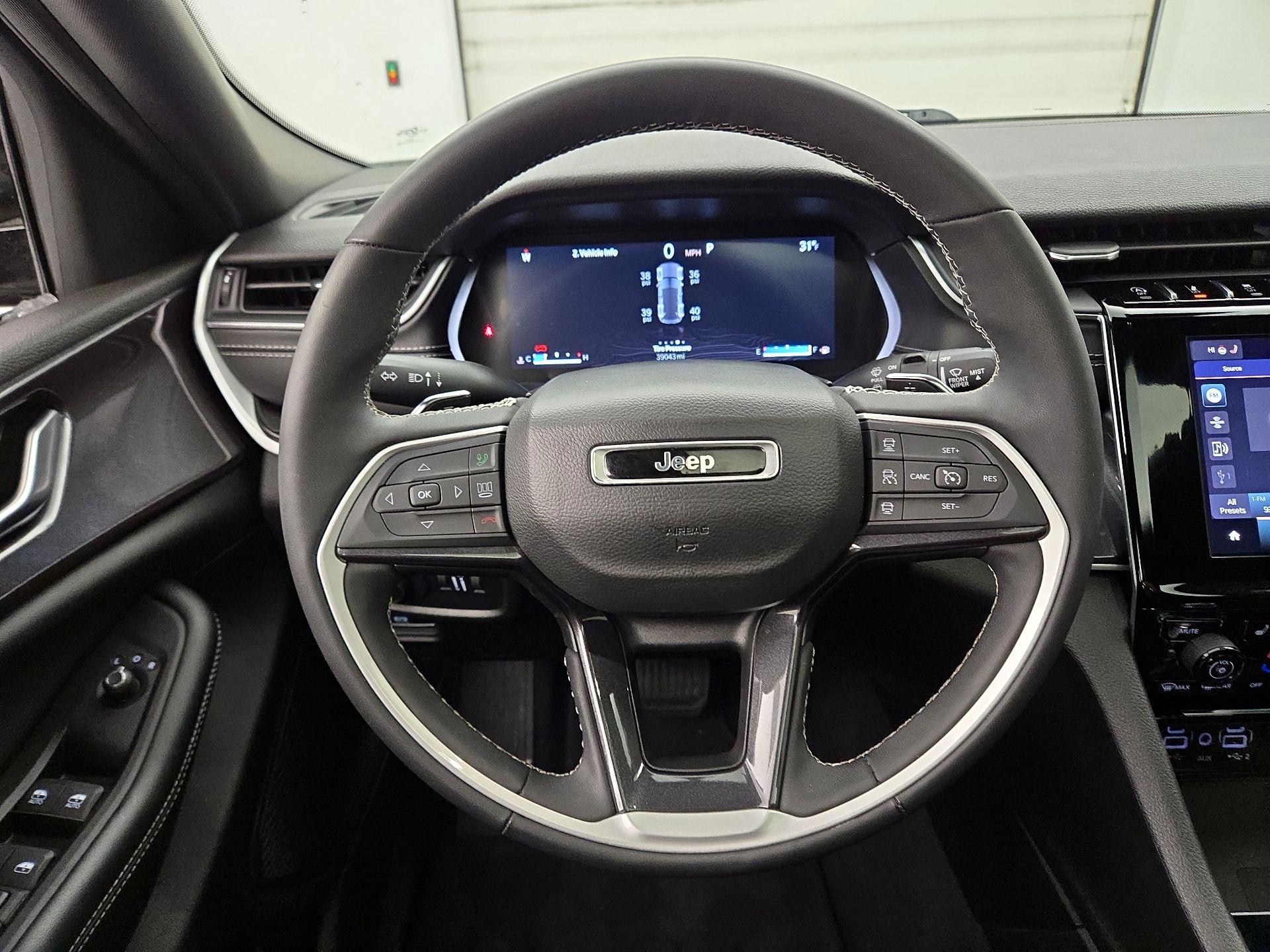 Thumbnail: 2023 Jeep Grand Cherokee - 10