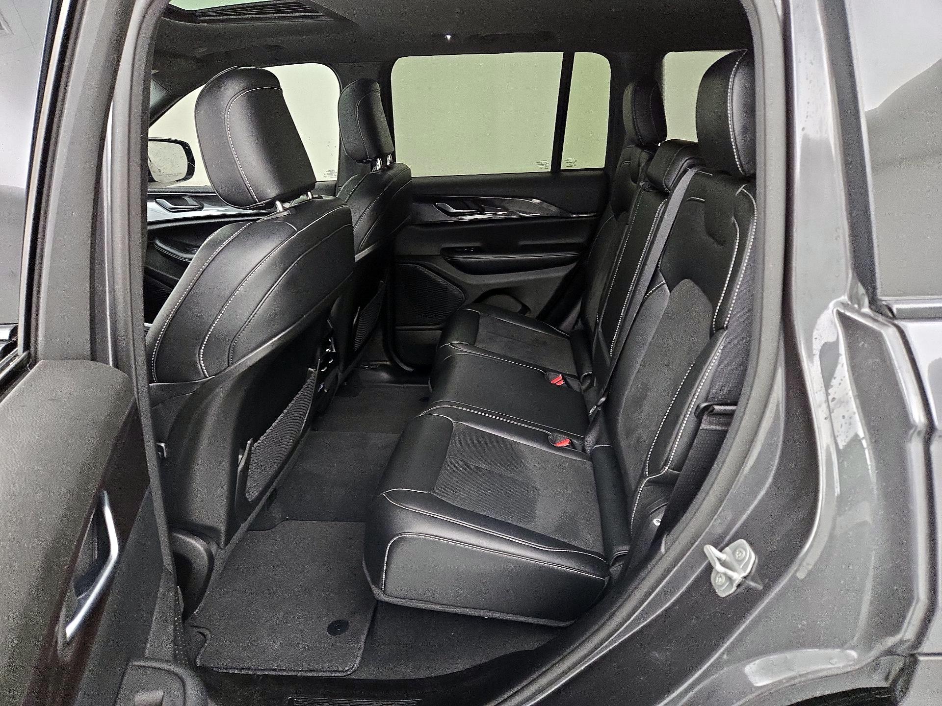 Thumbnail: 2023 Jeep Grand Cherokee - 20