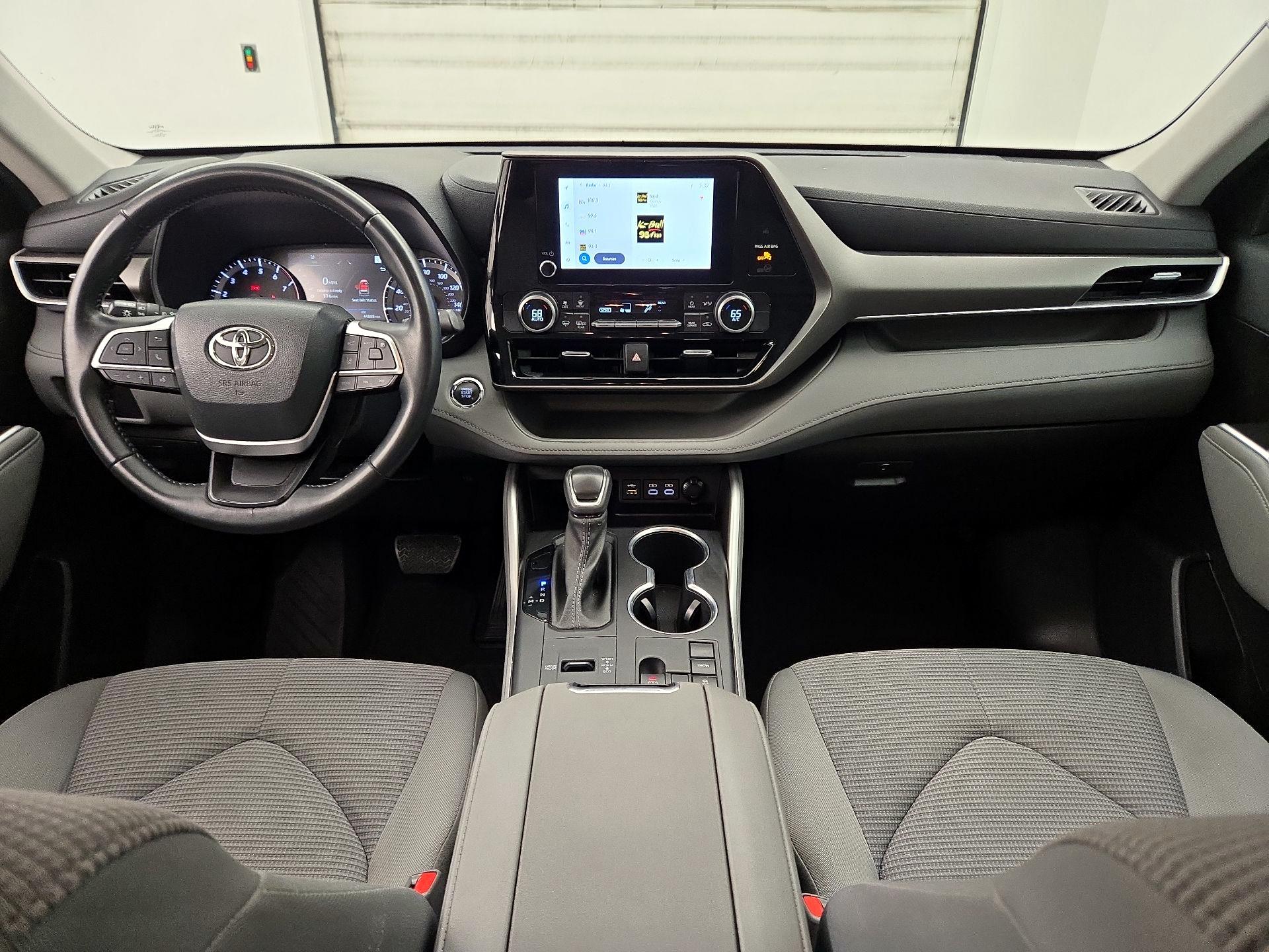 Thumbnail: 2023 Toyota Highlander - 9