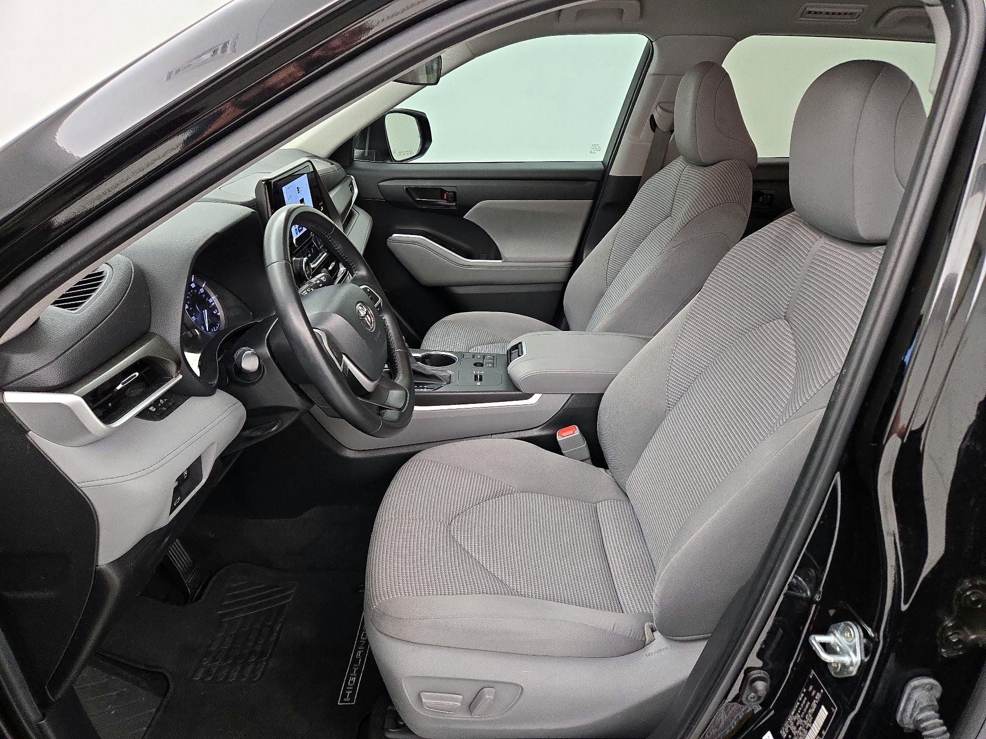 Thumbnail: 2023 Toyota Highlander - 11