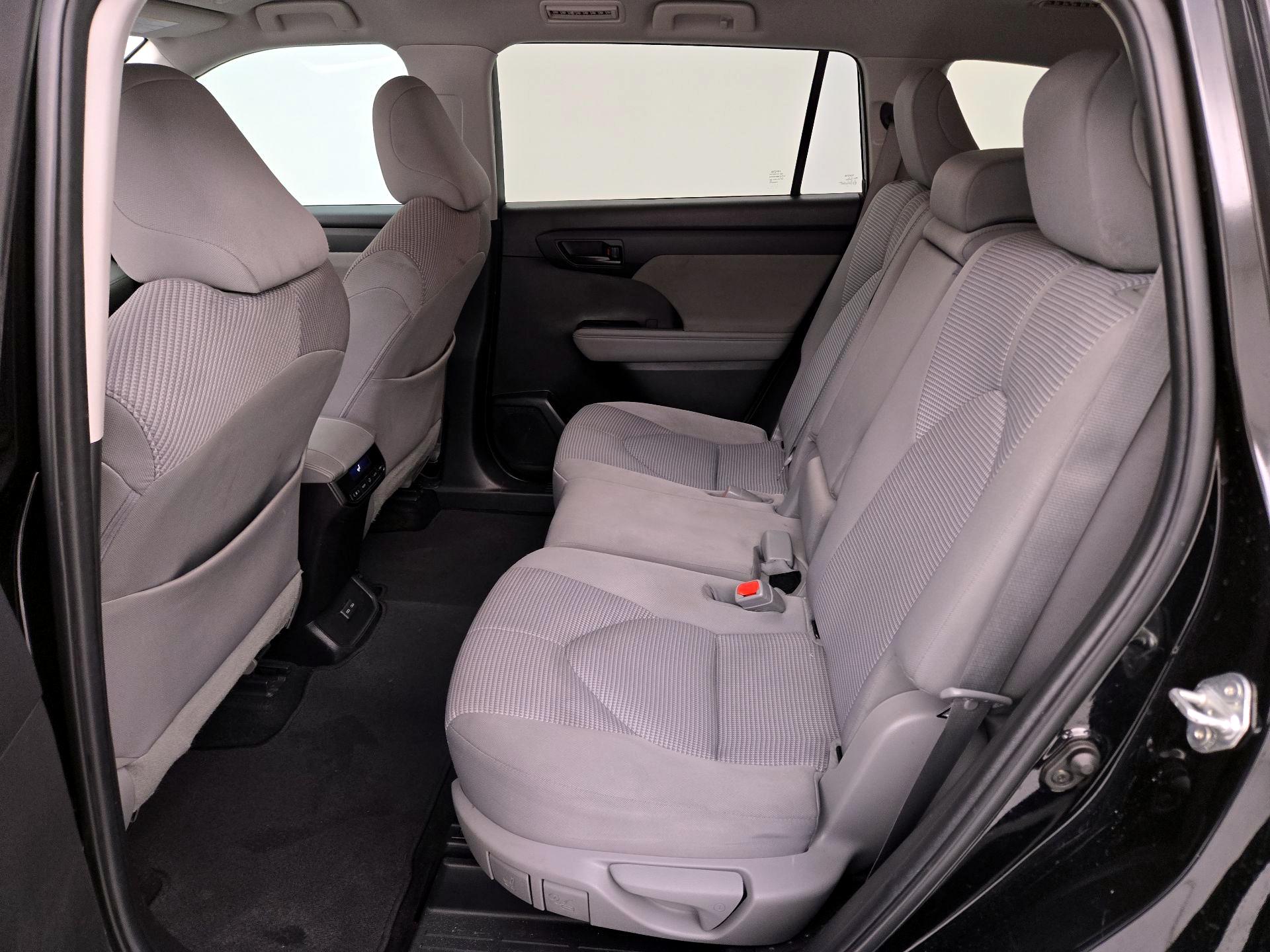 Thumbnail: 2023 Toyota Highlander - 19