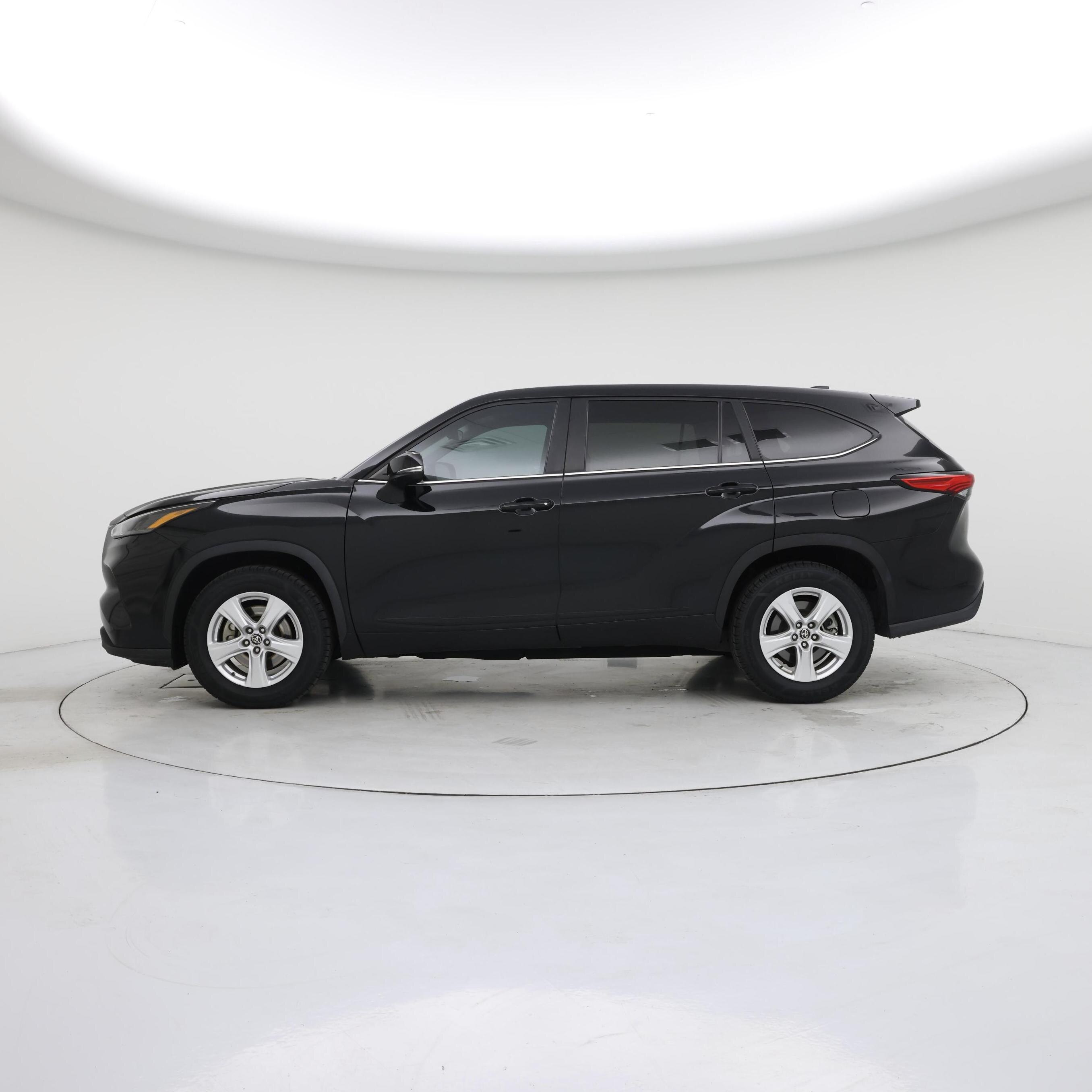 Thumbnail: 2023 Toyota Highlander - 3