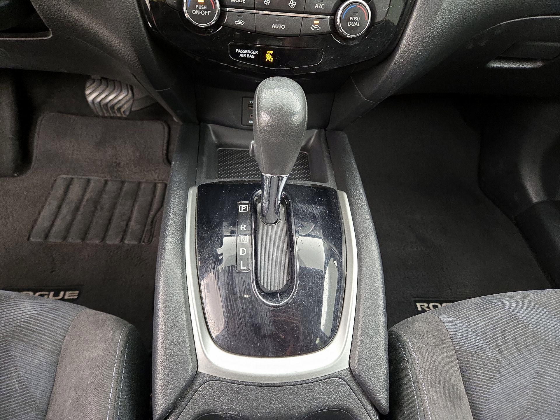 Thumbnail: 2015 Nissan Rogue - 17