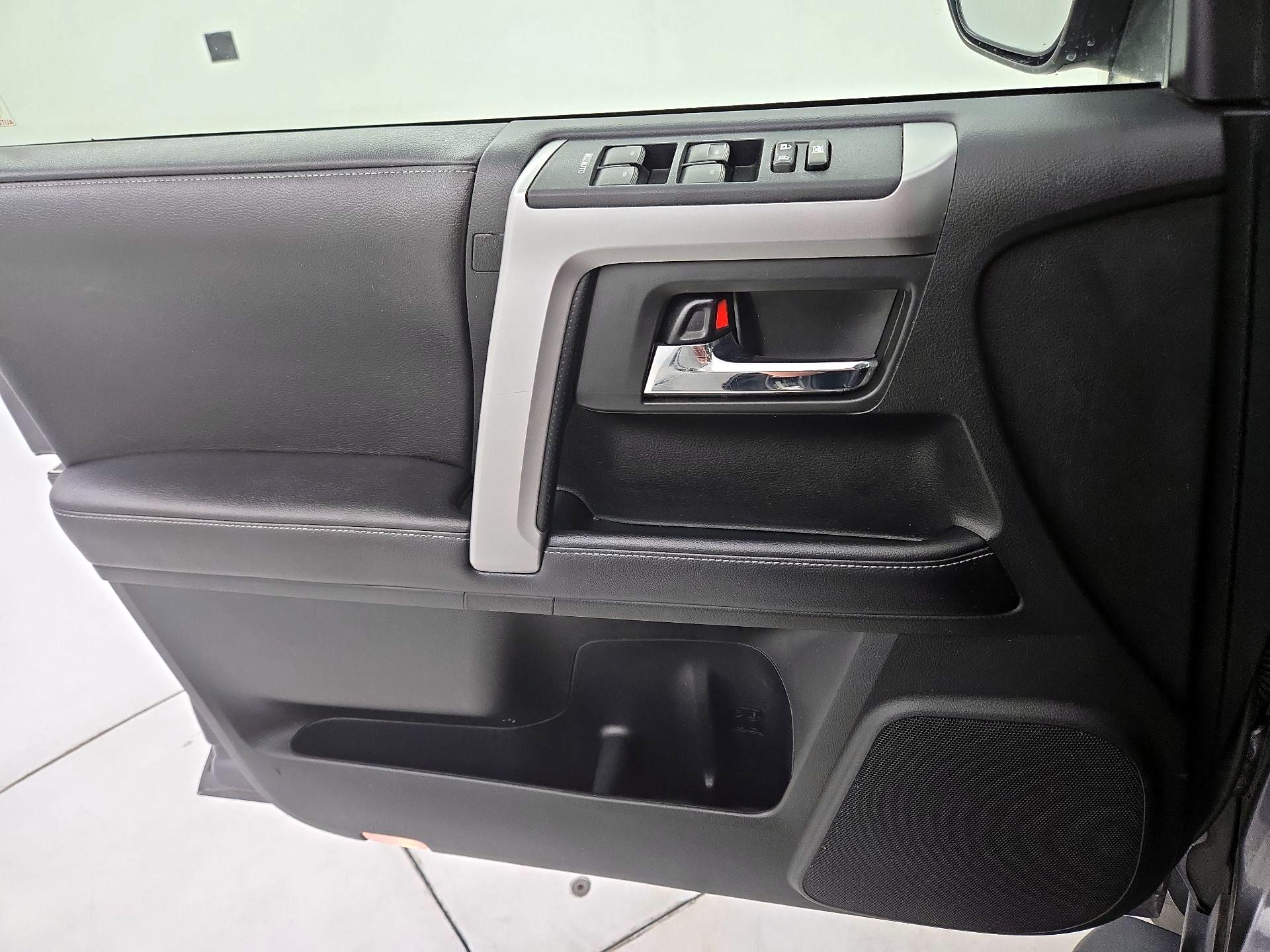 Thumbnail: 2016 Toyota 4Runner - 12