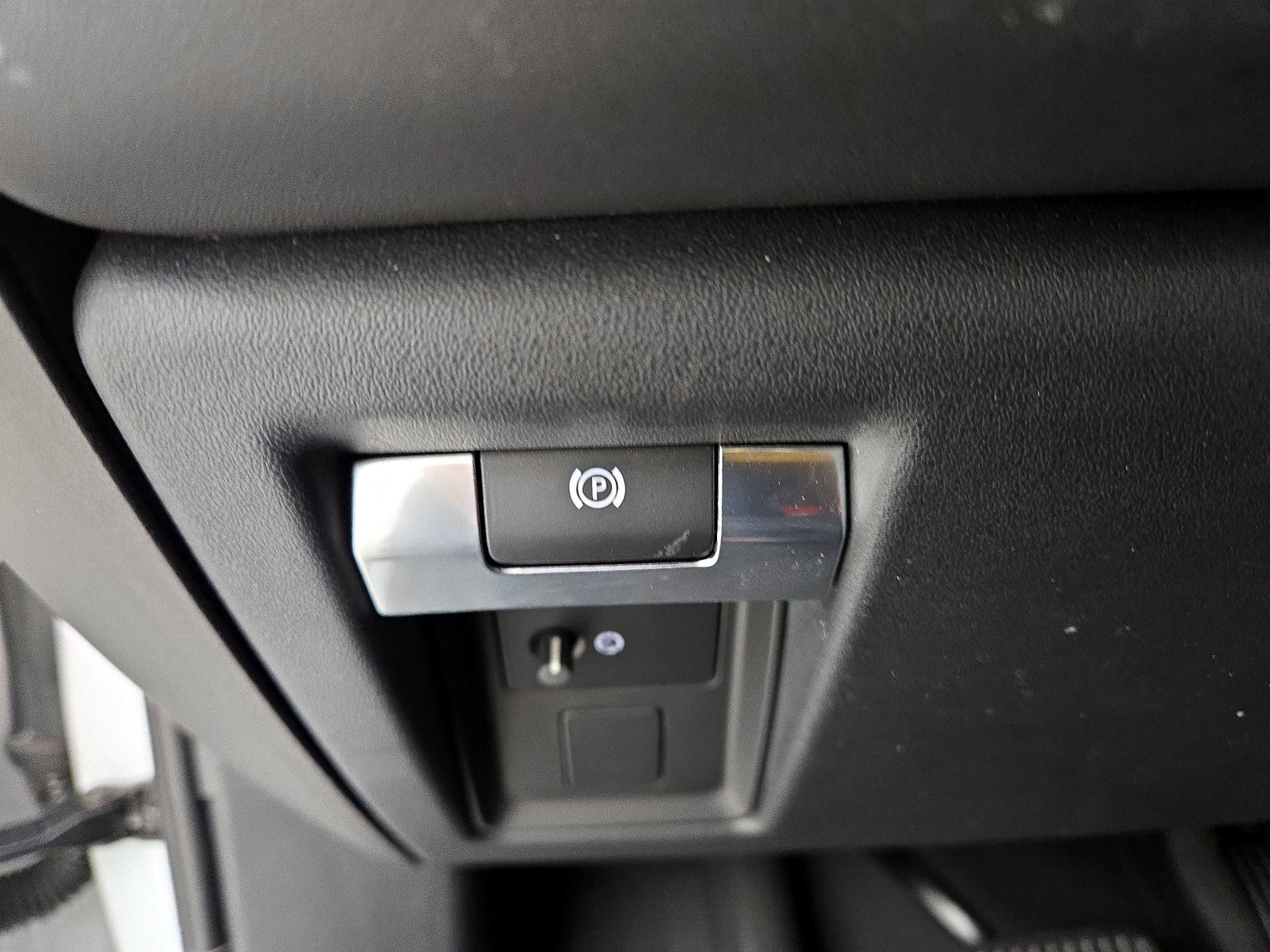 Thumbnail: 2024 Land Rover Defender - 13