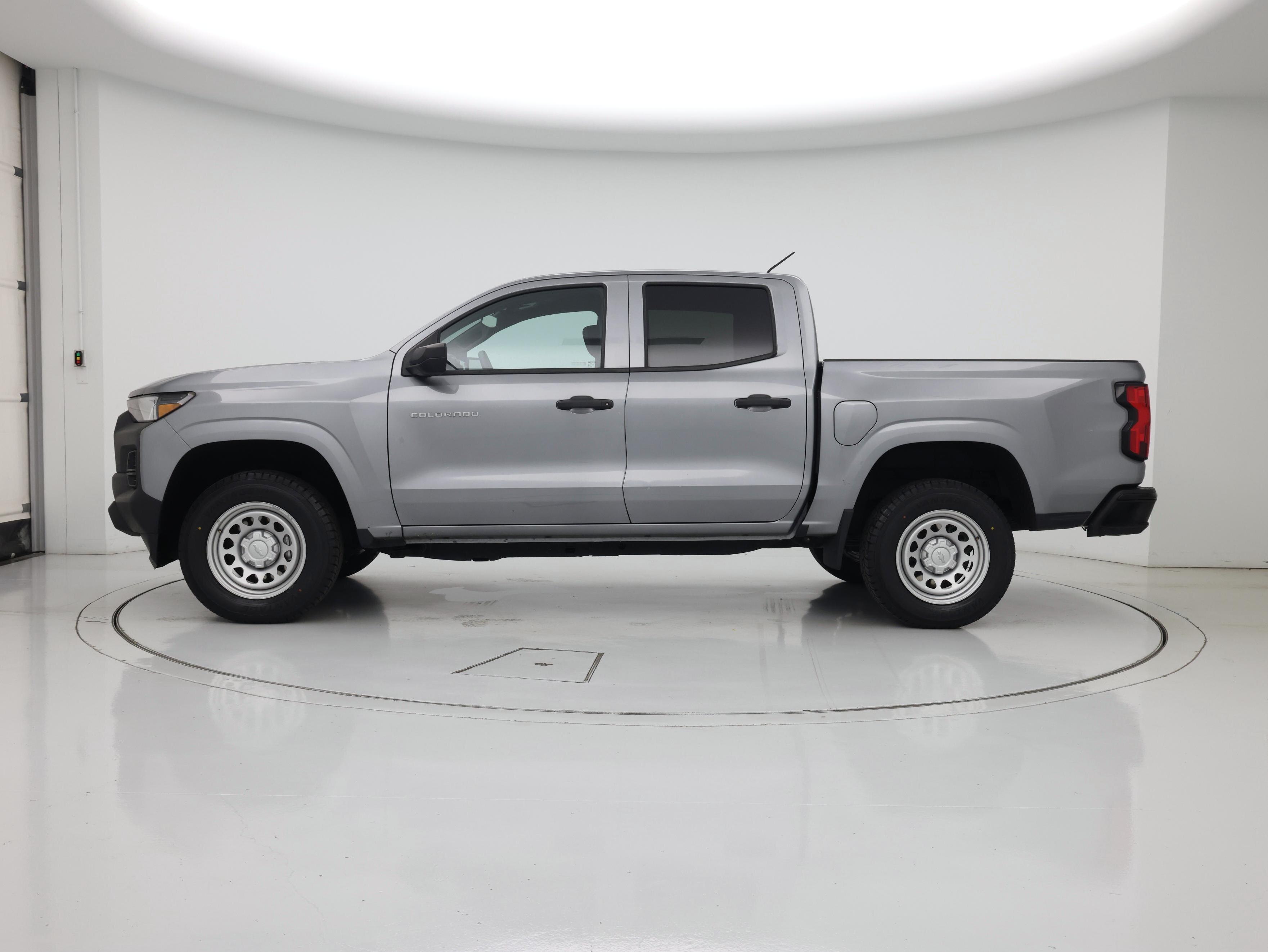 Thumbnail: 2023 Chevrolet Colorado - 3