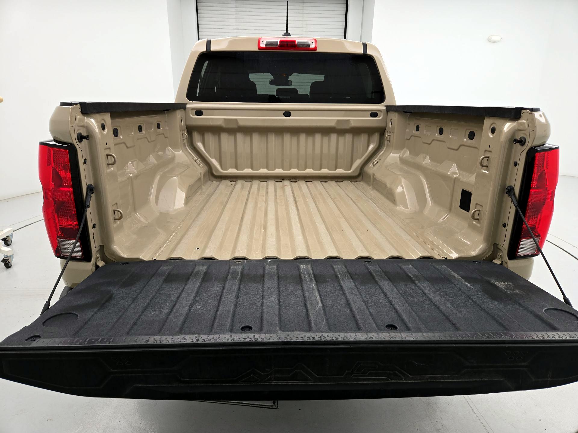 Thumbnail: 2023 Chevrolet Colorado - 20