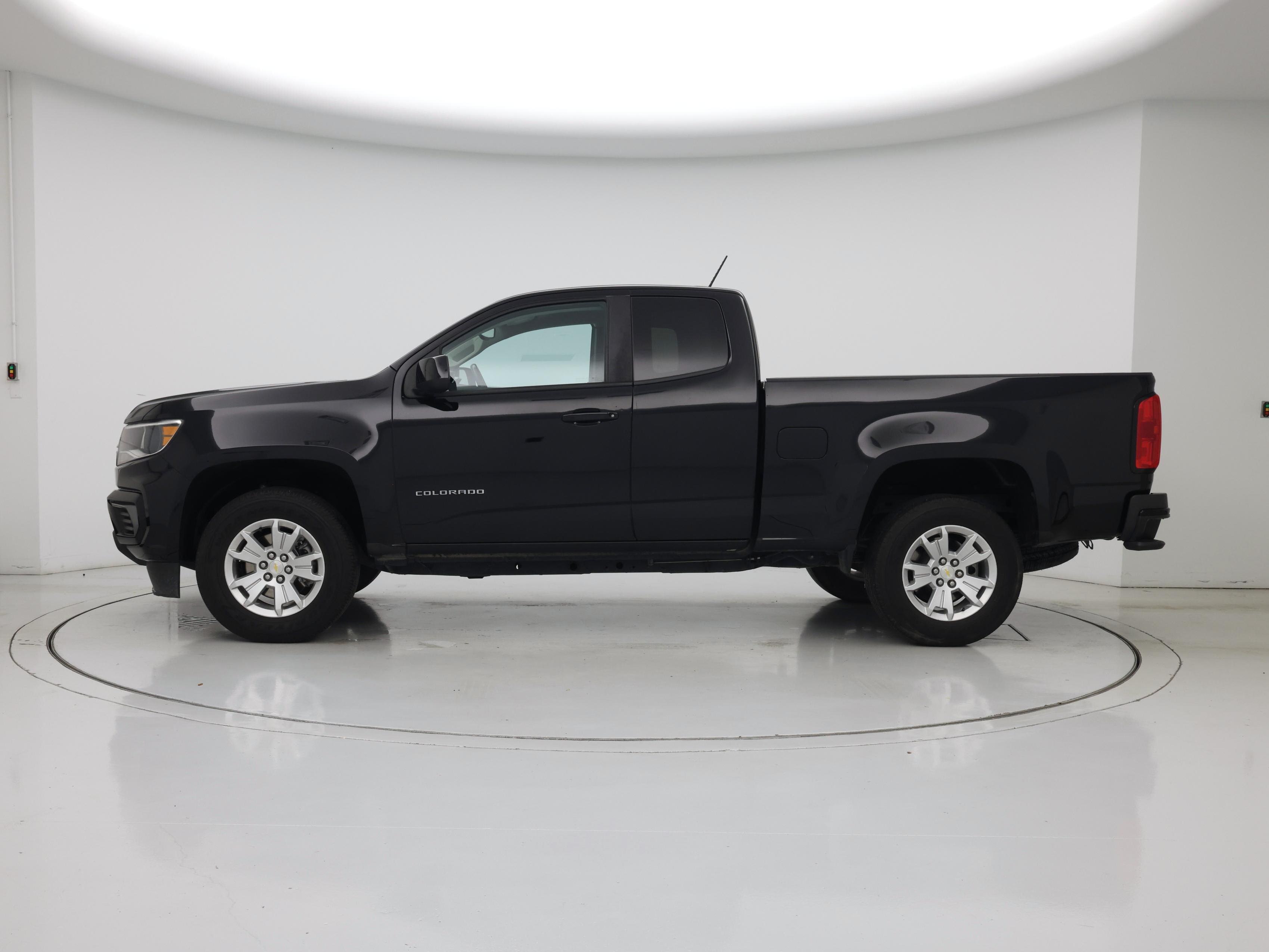 Thumbnail: 2022 Chevrolet Colorado - 3