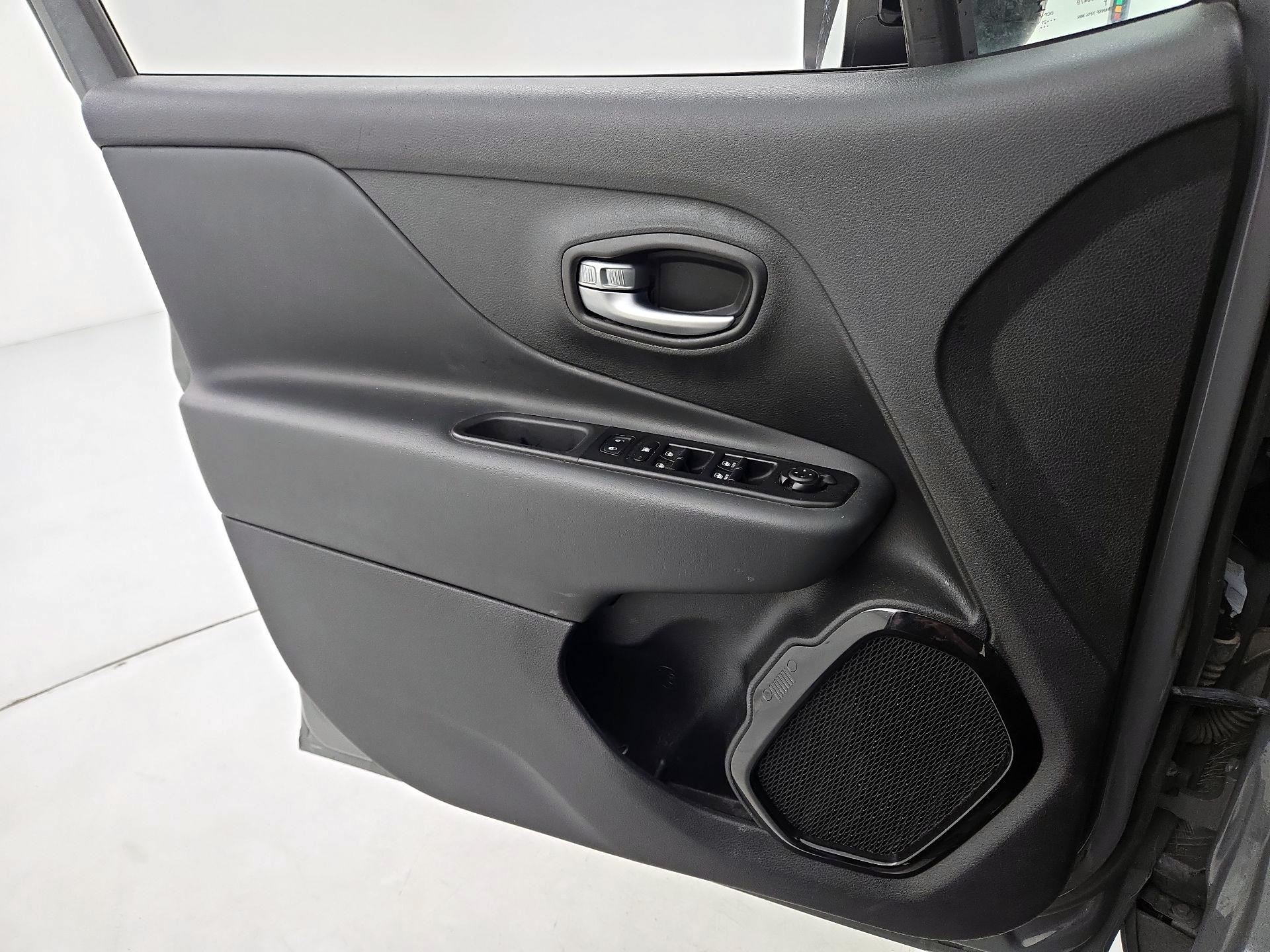 Thumbnail: 2022 Jeep Renegade - 12