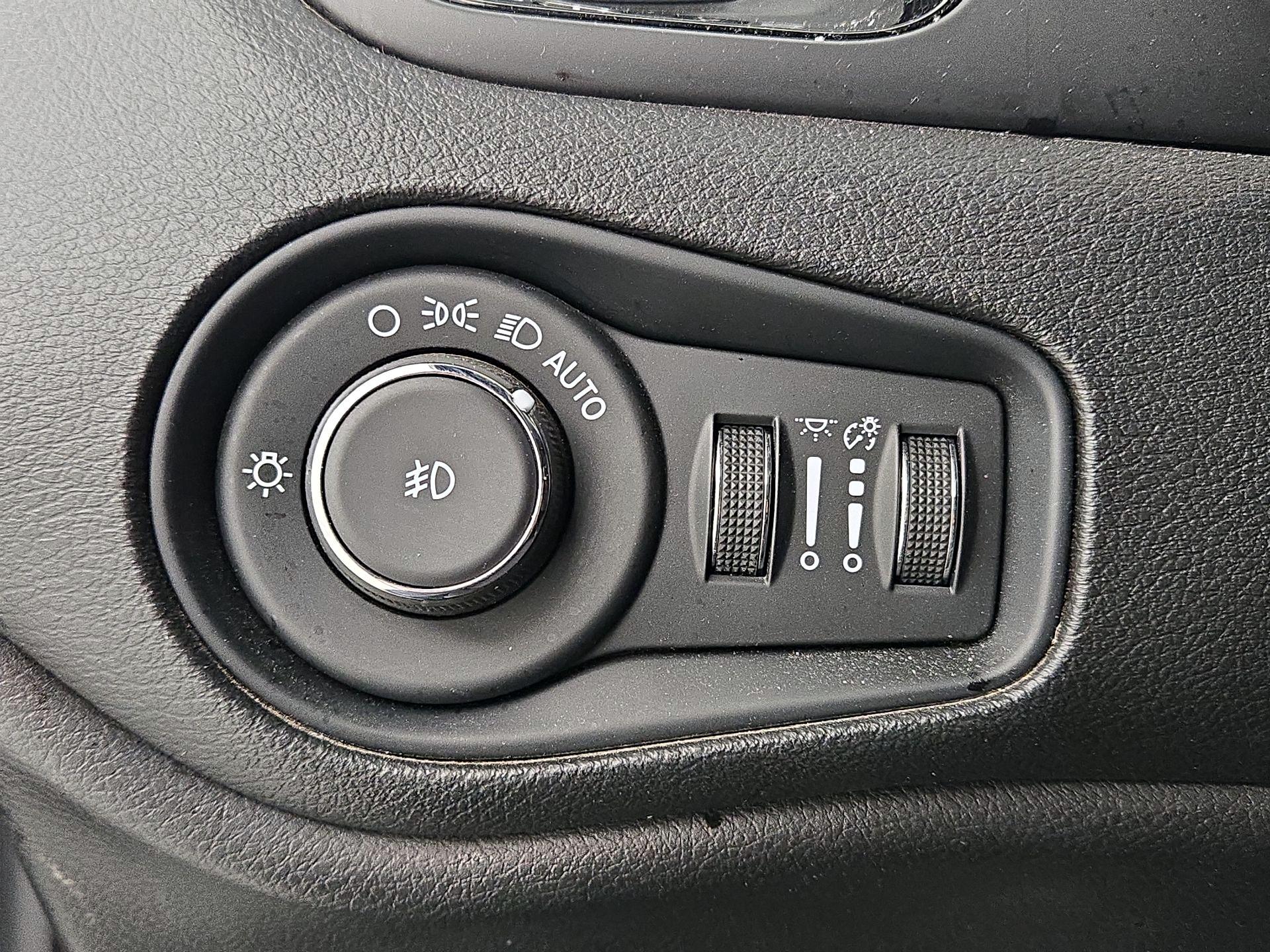 Thumbnail: 2022 Jeep Renegade - 13