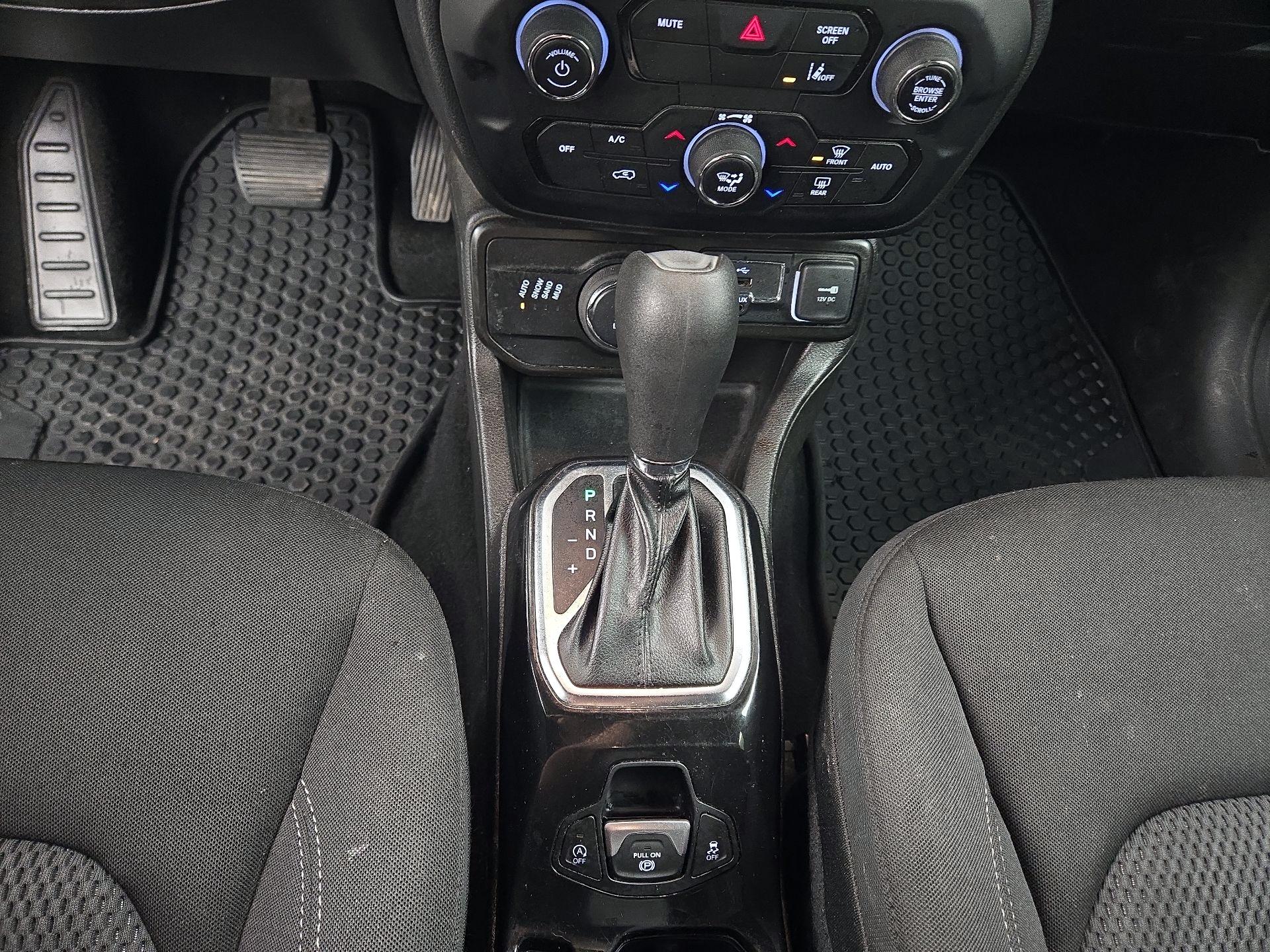 Thumbnail: 2022 Jeep Renegade - 18