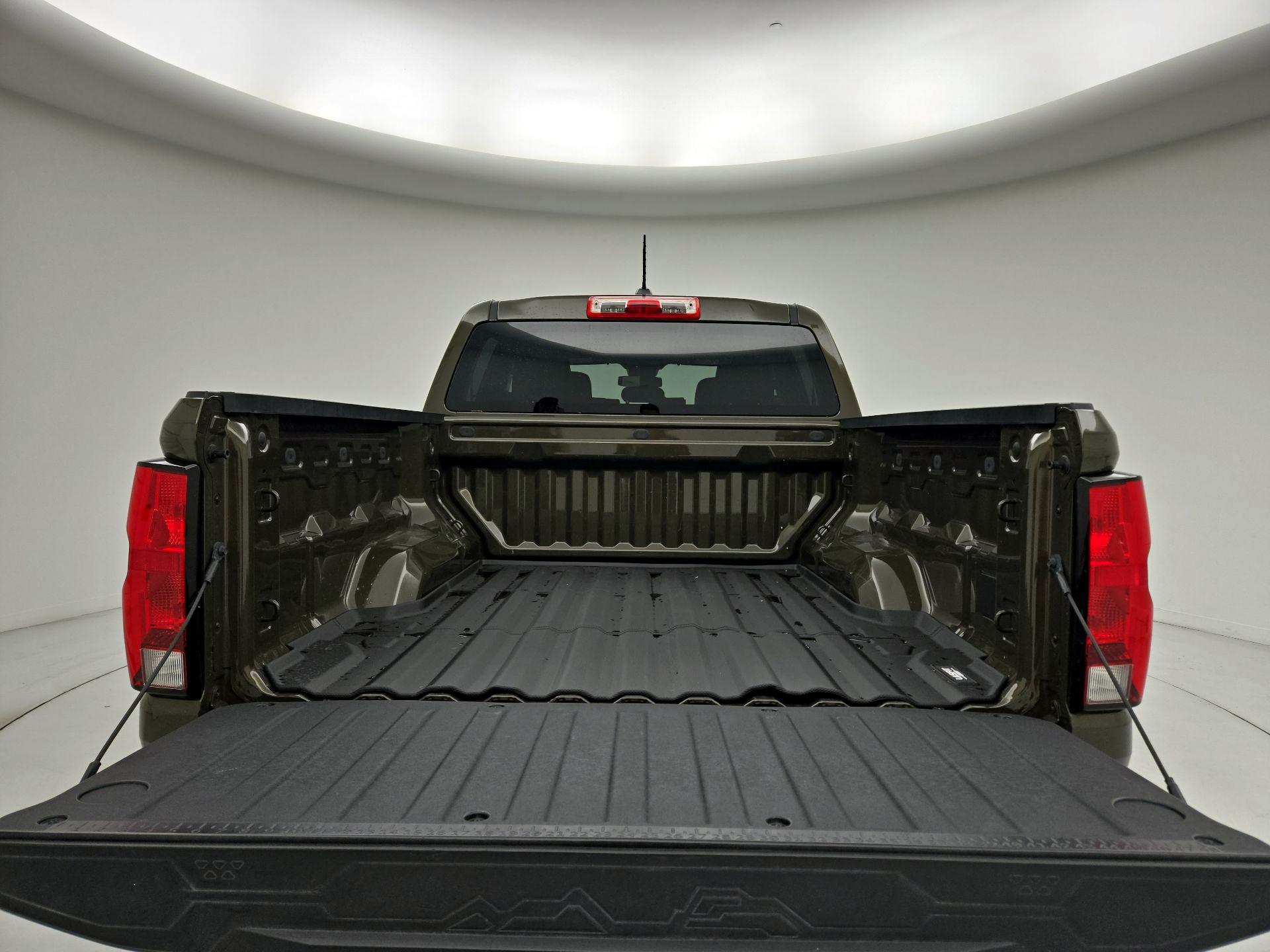 Thumbnail: 2023 Chevrolet Colorado - 20