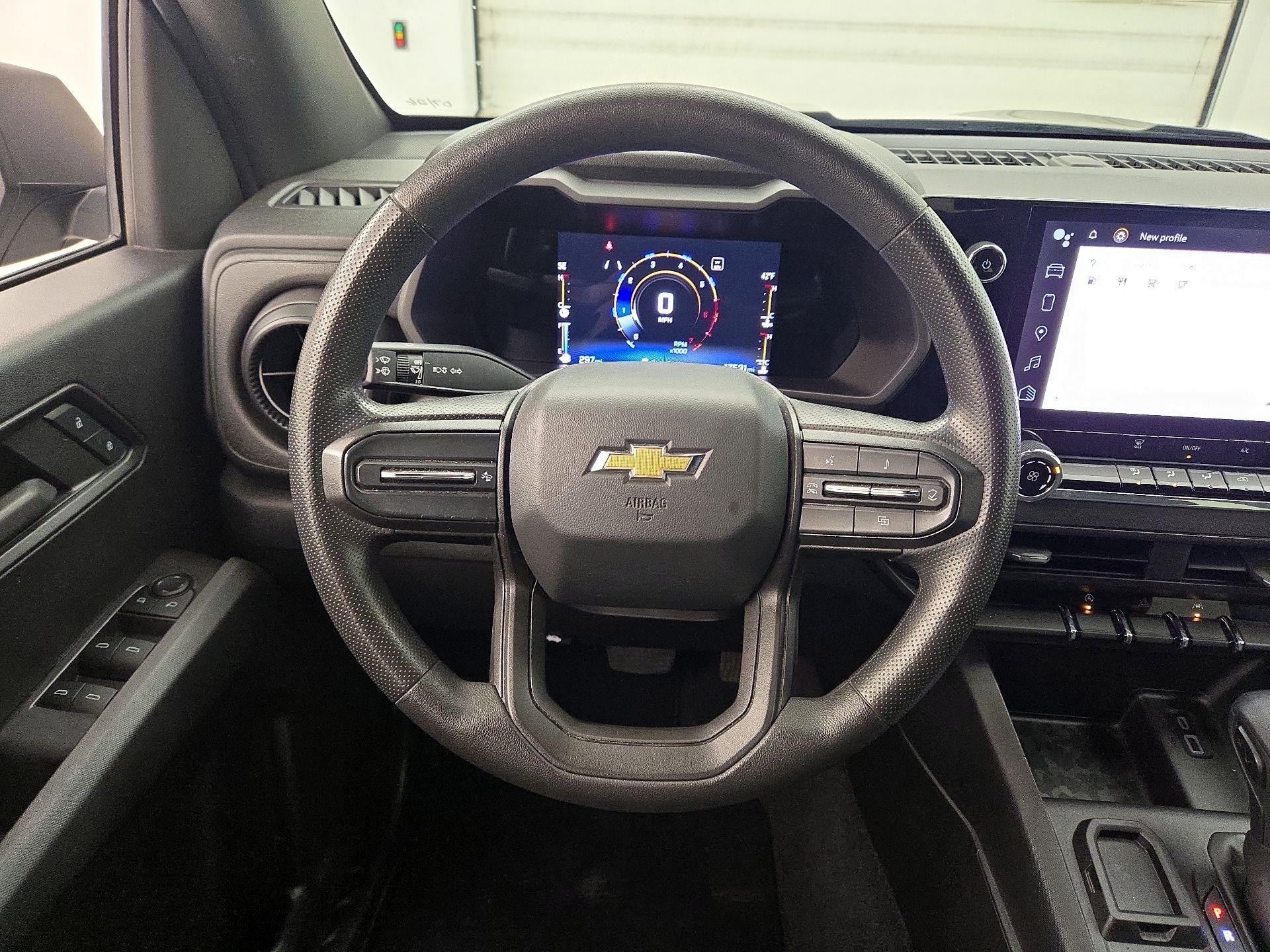 Thumbnail: 2023 Chevrolet Colorado - 10