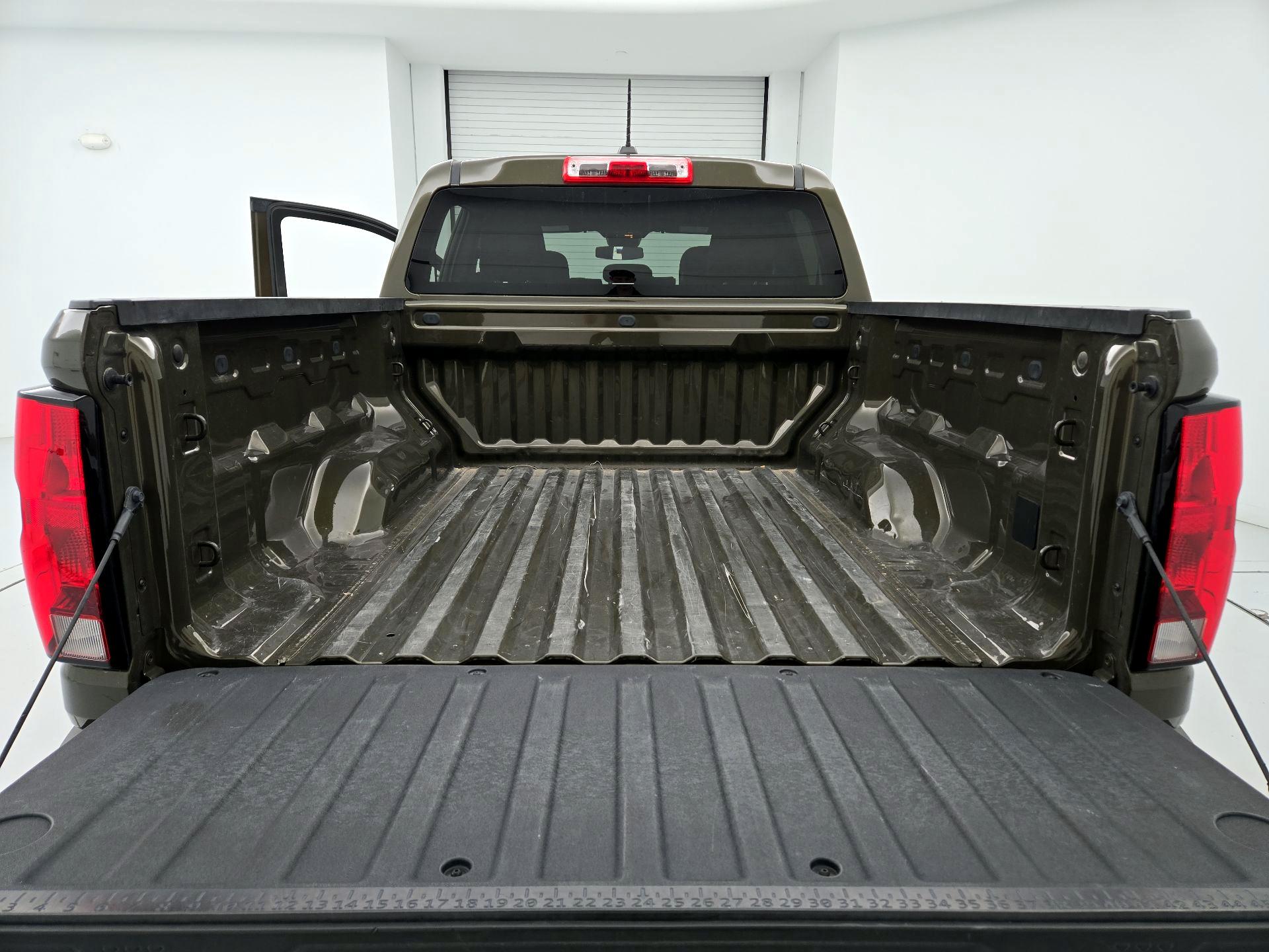 Thumbnail: 2023 Chevrolet Colorado - 19