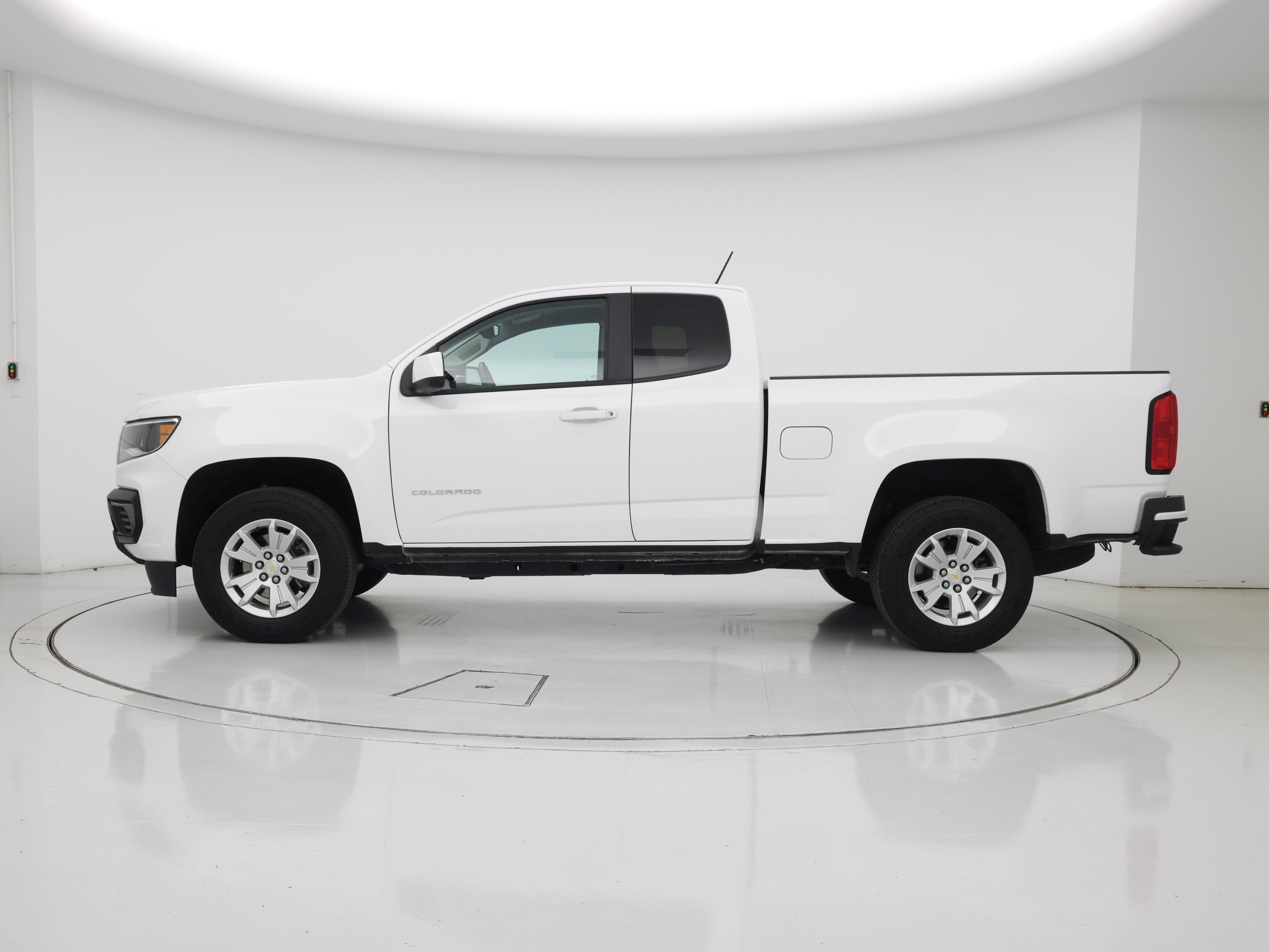 Thumbnail: 2022 Chevrolet Colorado - 3