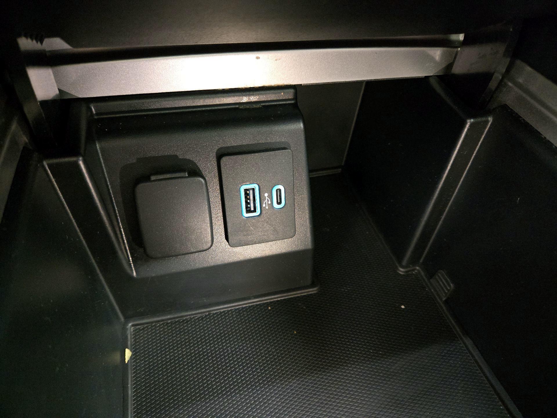 Thumbnail: 2020 Ford Explorer - 19