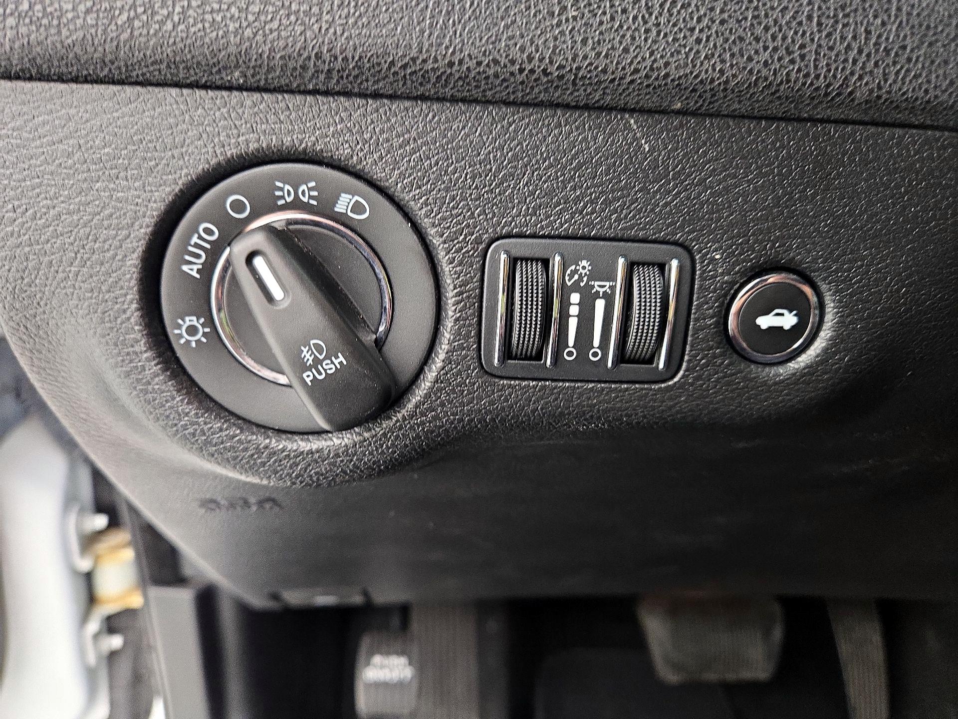 Thumbnail: 2022 Chrysler 300 - 13