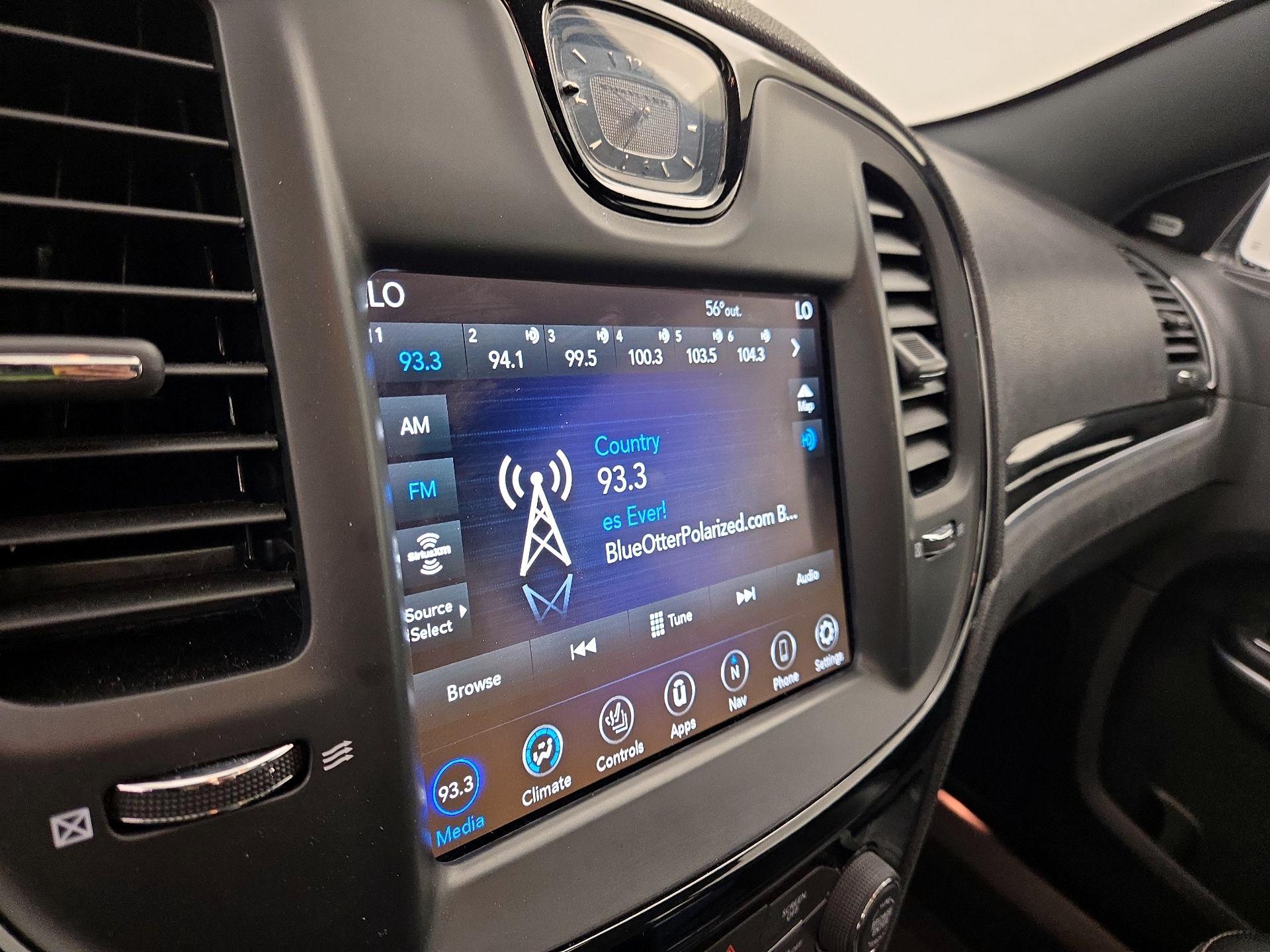 Thumbnail: 2022 Chrysler 300 - 16