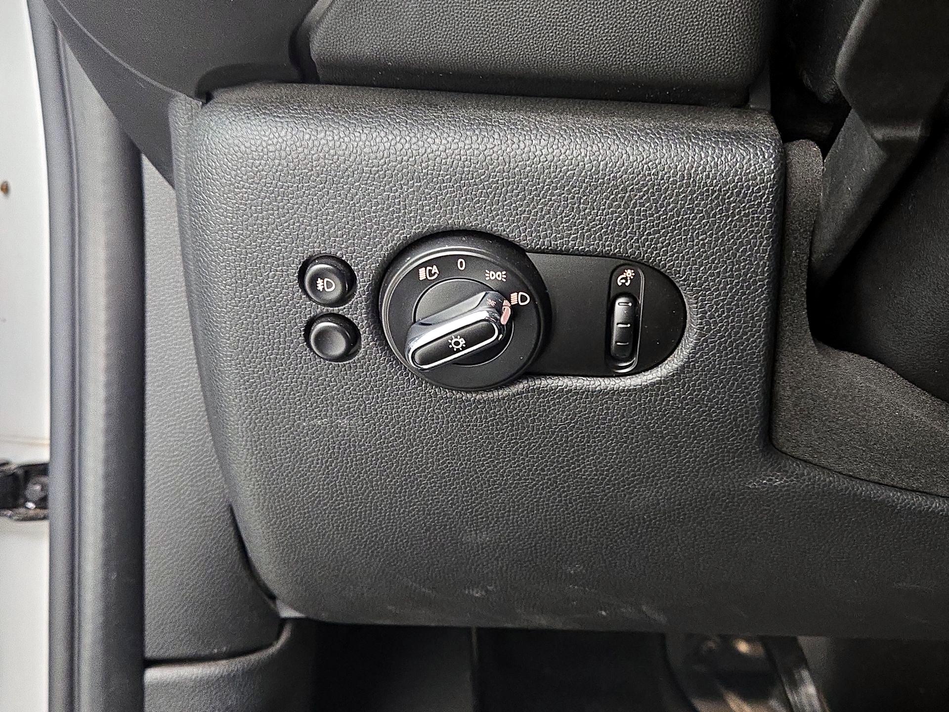 Thumbnail: 2016 MINI Cooper Hardtop - 13