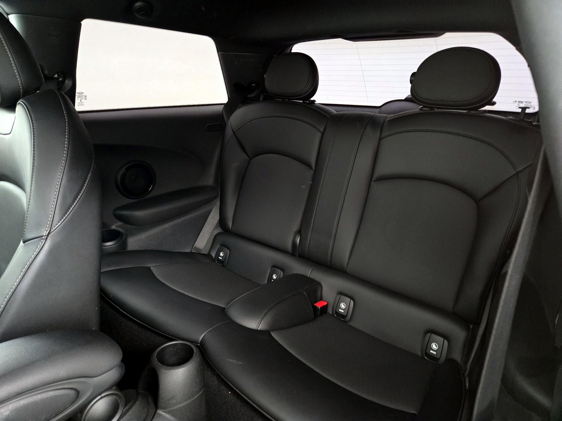 Thumbnail: 2016 MINI Cooper Hardtop - 18