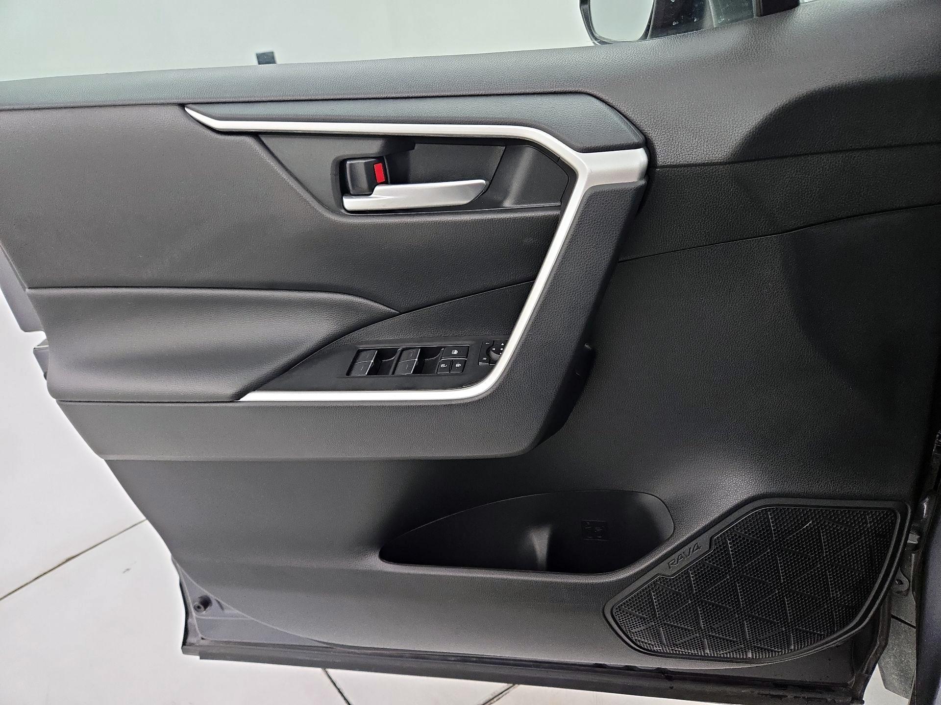 Thumbnail: 2025 Toyota RAV4 - 12