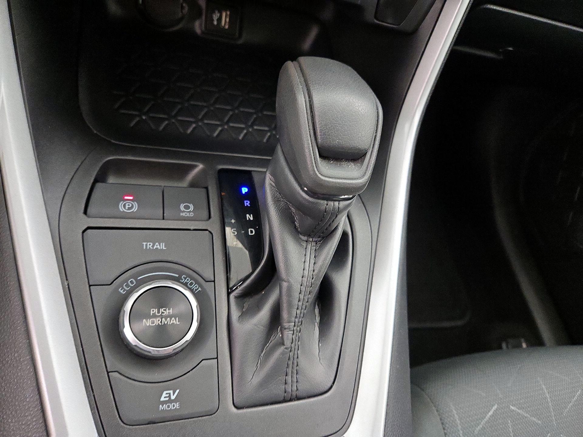 Thumbnail: 2025 Toyota RAV4 - 17