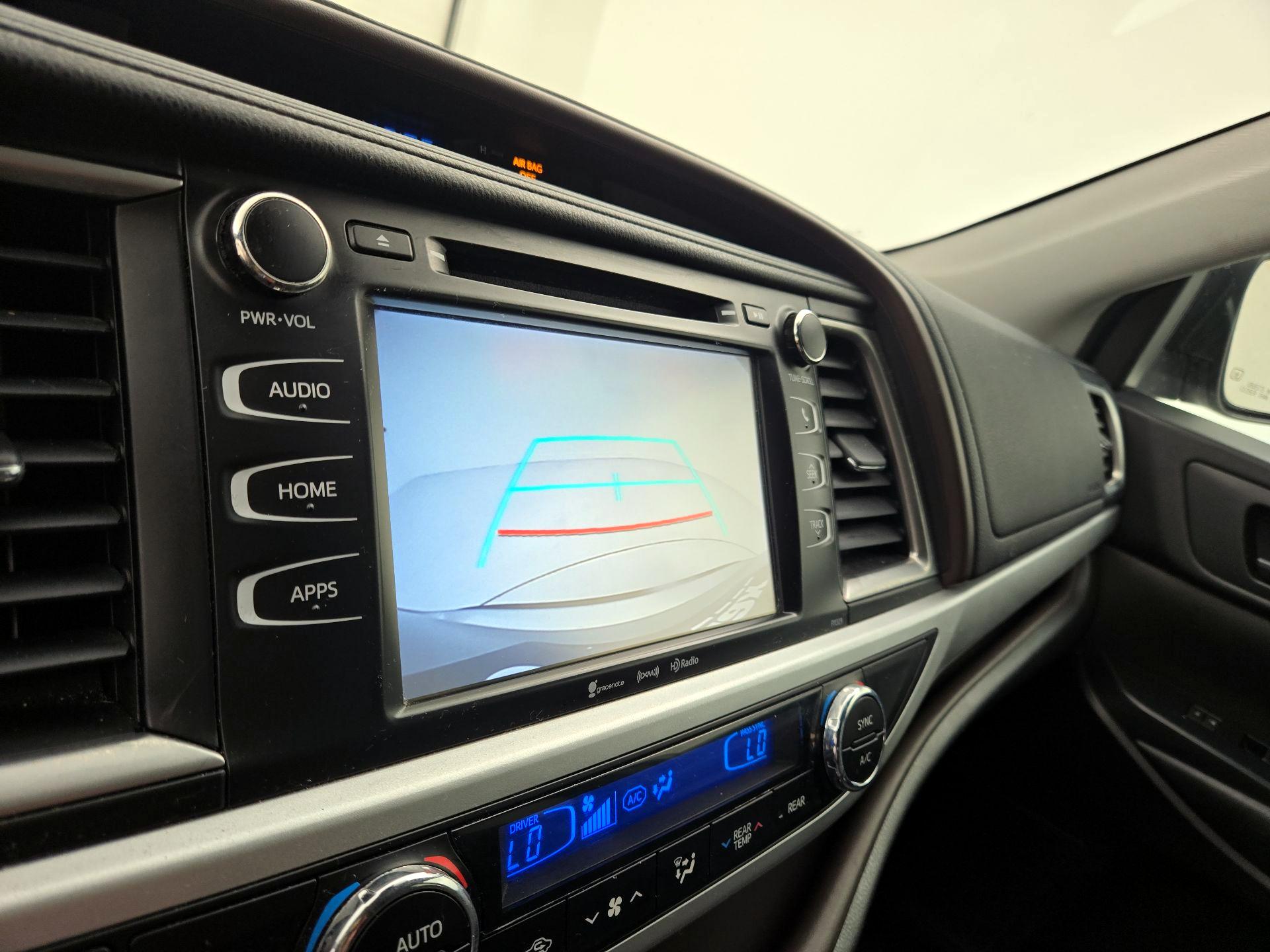 Thumbnail: 2018 Toyota Highlander - 14